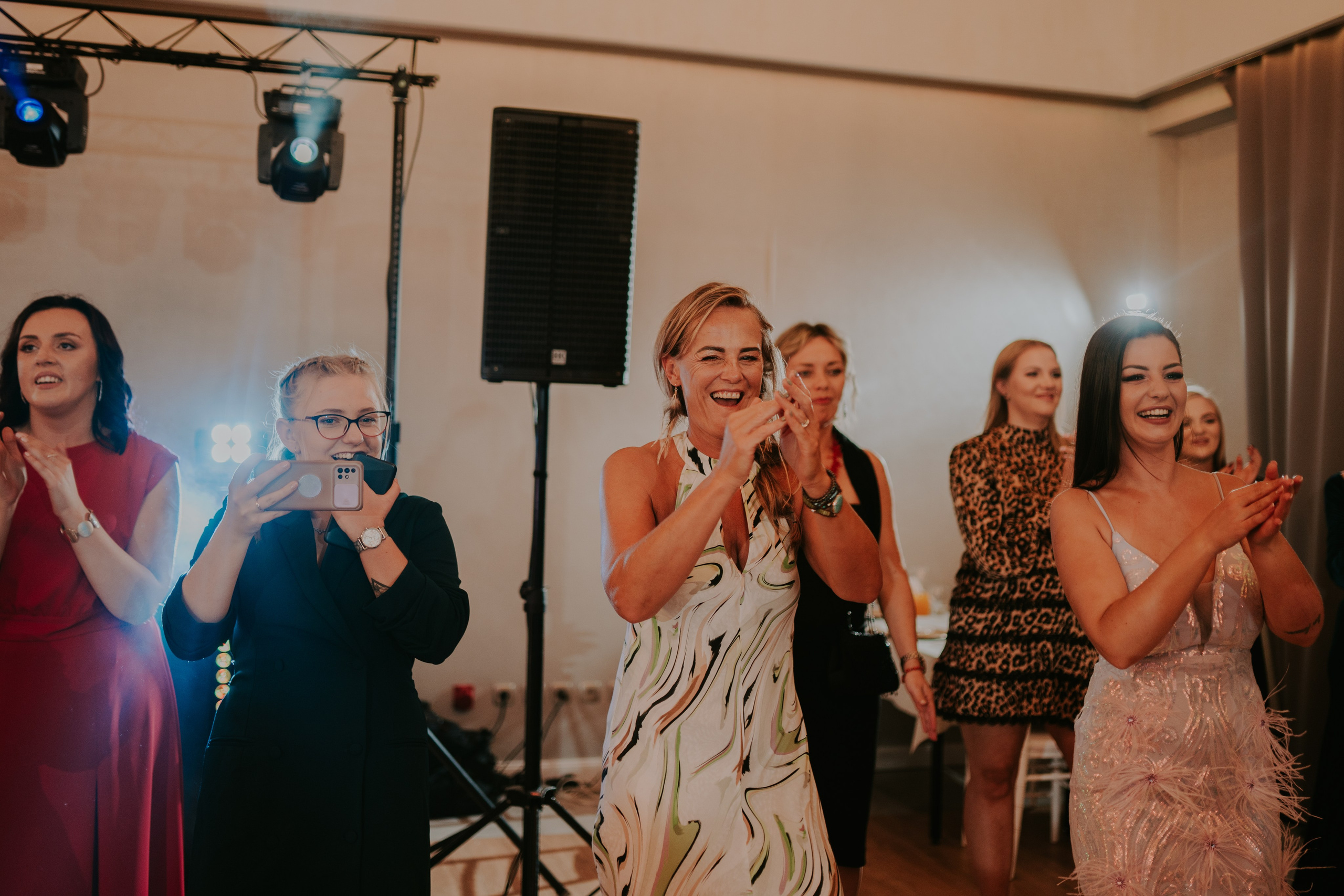 Sala Koralowa w Jaworzu: Opowieść o ślubie Nikoli i Kacpra. Karkowskafoto - fotografia miłości