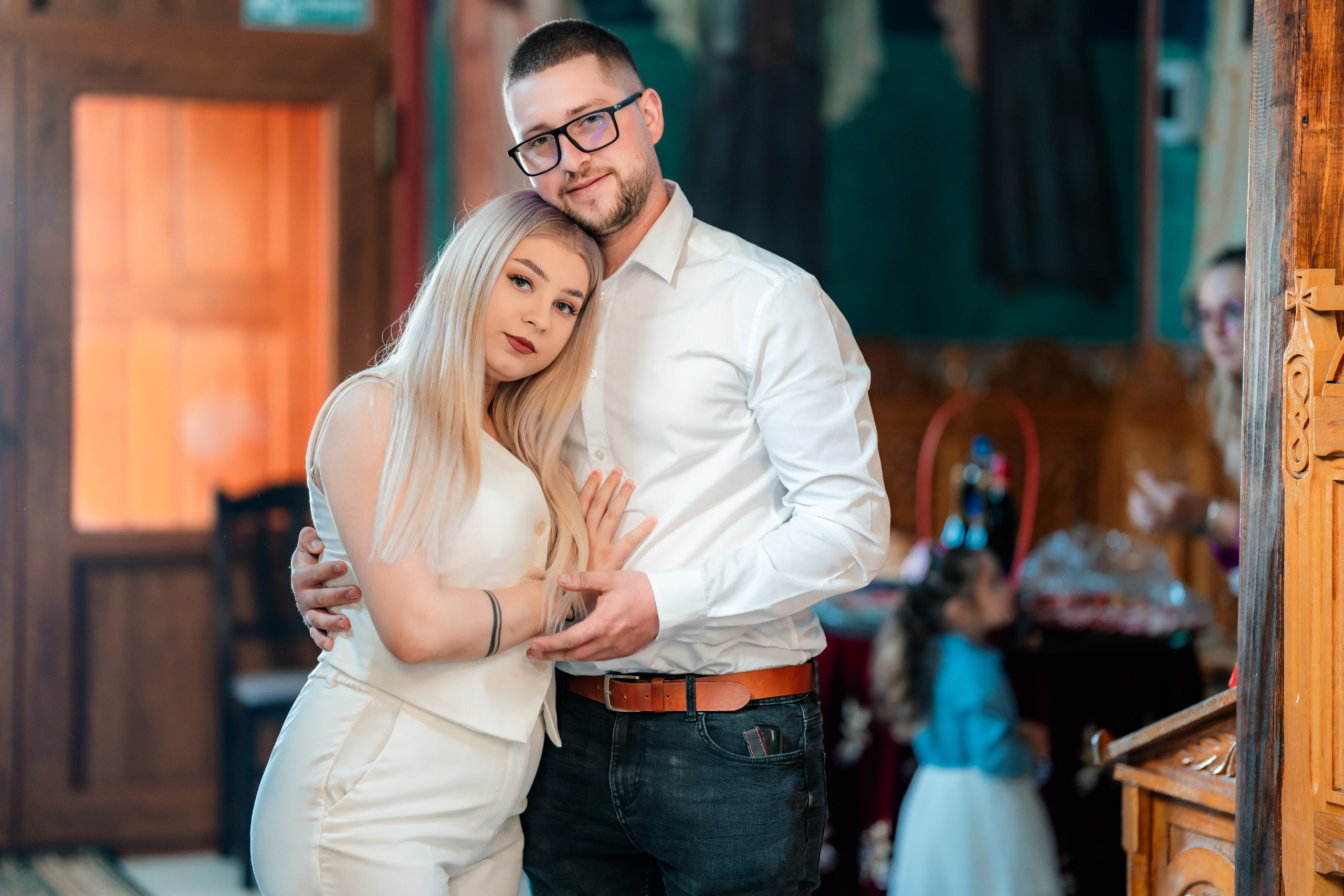 - Preotul ținându-l pe micuțul Mathias Gabriel la botez, în biserica Înălțarea Domnului, Copălău  - Detalii de la botezul lui Mathias – lumânare, trusou și icoană  - Familia lui Mathias Gabriel alături de micuț, în ziua botezului  - Portret emoționant cu mama și bebelușul în brațe, în biserică,fotograf profesionist evenimente Botoșani, Iași, Suceava, Fălticeni, Bacău, Pașcani, Roman - AlinoFotoStudio by Alin Chirilă - servicii foto nuntă, botez, cununie, ședințe foto creative, albume personalizate, fotografii emoționante și calitative pentru cele mai importante momente din viață,fotograf nuntă Botoșani Alin Chirilă,  ședință foto botez Iași - AlinoFotoStudio,  servicii fotograf profesionist evenimente Suceava,  fotograf cununie civilă Fălticeni - Alin Chirilă,  album foto nuntă personalizat Bacău.“Bebeluș botezat în biserică, ținut în brațe de nași”	•	“Detaliu cu lumânarea de botez decorată cu flori albe”	•	“Părinți emoționați alături de copilul lor la ceremonia de botez”	•	“Masa festivă de botez cu decor tematic și tort personalizat”	•	“Momentul în care preotul toarnă apă sfințită pe fruntea bebelușului”	“Bebeluș în rochie albă de botez, zâmbind în brațele mamei”	•	“Detaliu cu cruciulița de botez așezată pe o pernă de satin”	•	“Părinți și nași aprinzând lumânările în timpul ceremoniei de botez”	•	“Tort de botez decorat cu figurine tematice și numele copilului”	•	“Copil botezat dormind liniștit în pătuțul decorat festiv”	•	“Momentul în care preotul binecuvântează copilul în fața altarului”	•	“Invitați adunându-se în jurul mesei festive la petrecerea de botez”	•	“Bebeluș ținând în mână o jucărie personalizată primită la botez”	•	“Familie fericită pozând împreună după ceremonia de botez”	•	“Decor tematic cu baloane și flori la locația petrecerii de botez” fotograf Botoșani fotograf evenimente fotograf botez Alin Chirila fotograf alinofotostudio.fotograf botez Amelis Maria, fotografie botez Botoșani, fotograf Alin Chirilă, amintiri botez, fotografii botez, botez Amelis Maria, fotograf copii, fotografie botez în Botoșani,