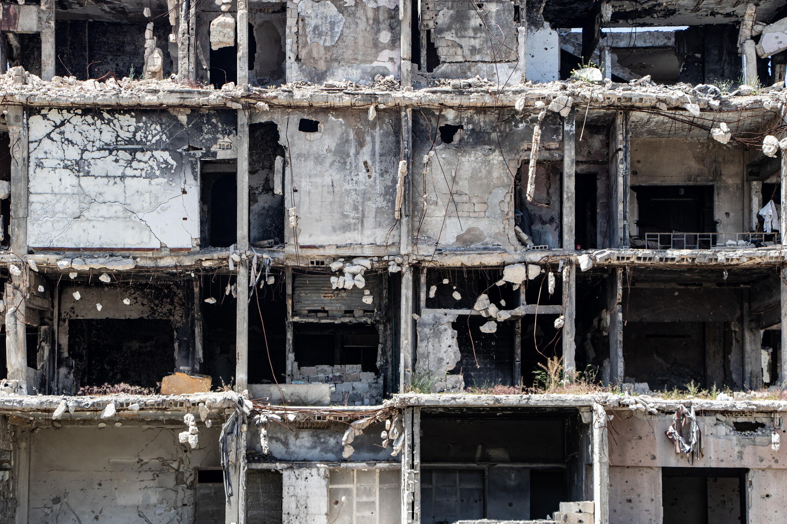 Immeuble détruit par les artilleries dans le centre-ville de Homs.