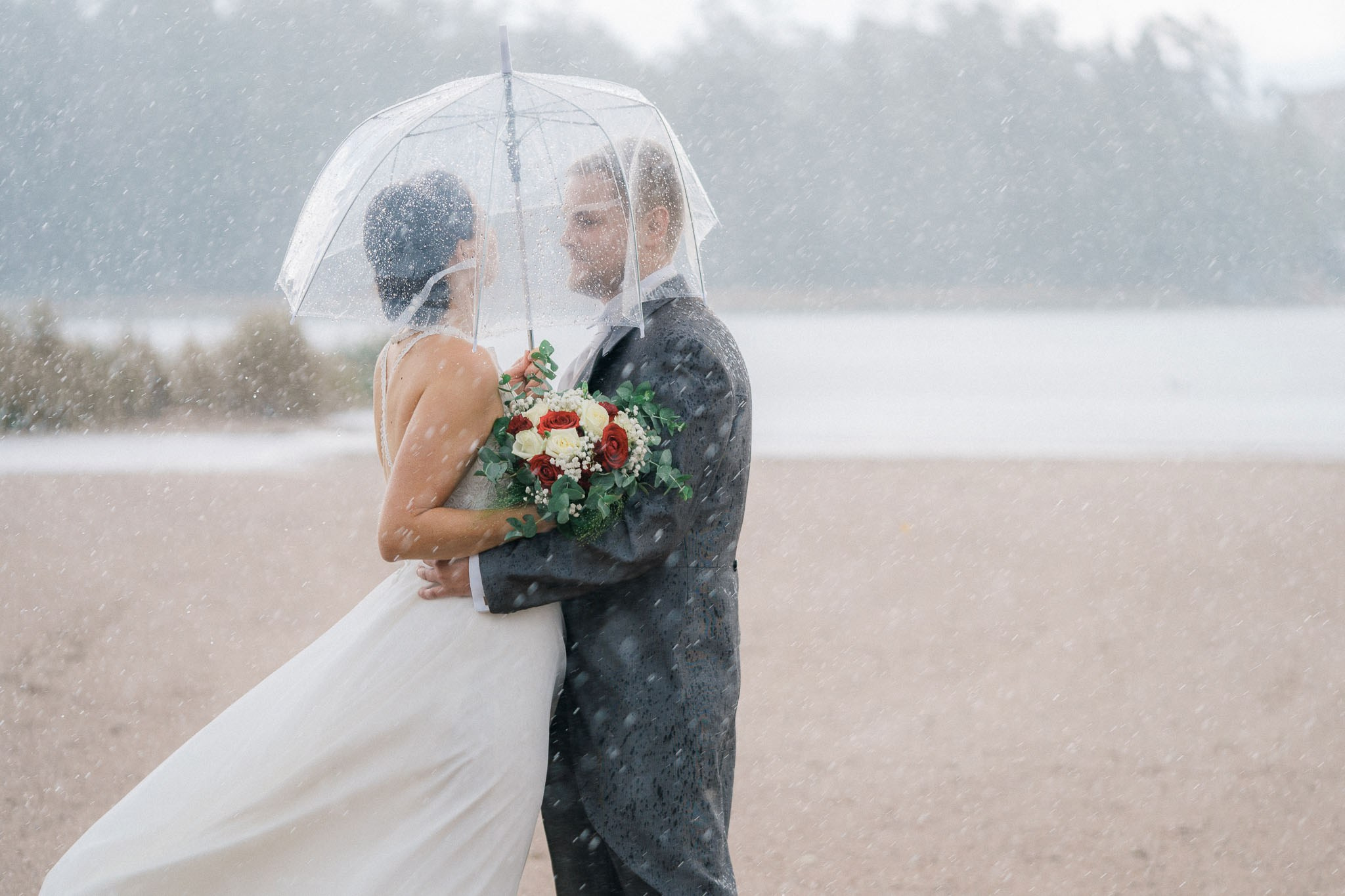 Häävalokuvaaja Helsingissä – Studiohappymoment | Romanttisia hetkiä