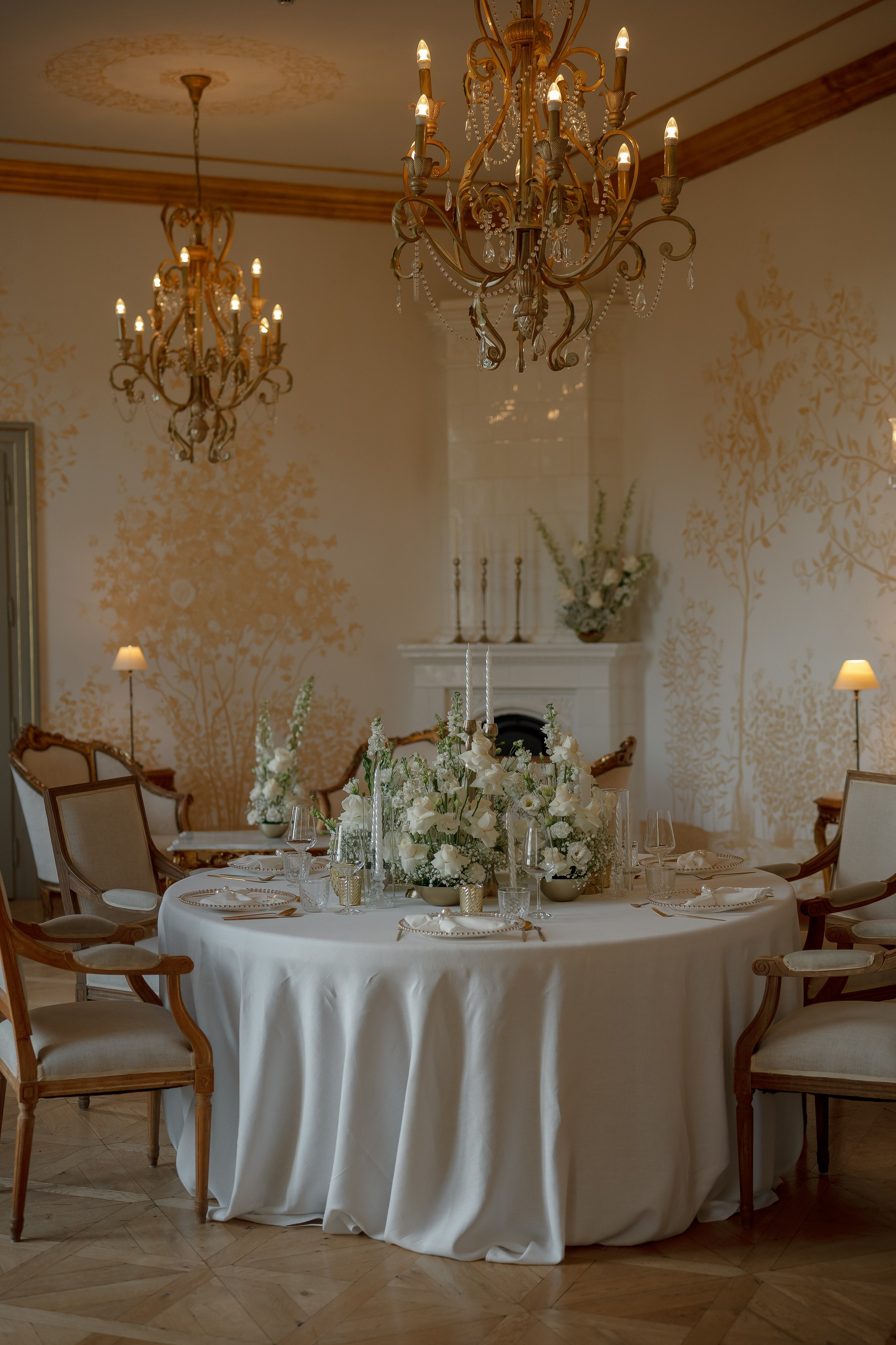 Timeless Romance: Gabriela & Martin's Wedding. Raw Studio: Capturing Elegant weddings accross Europe