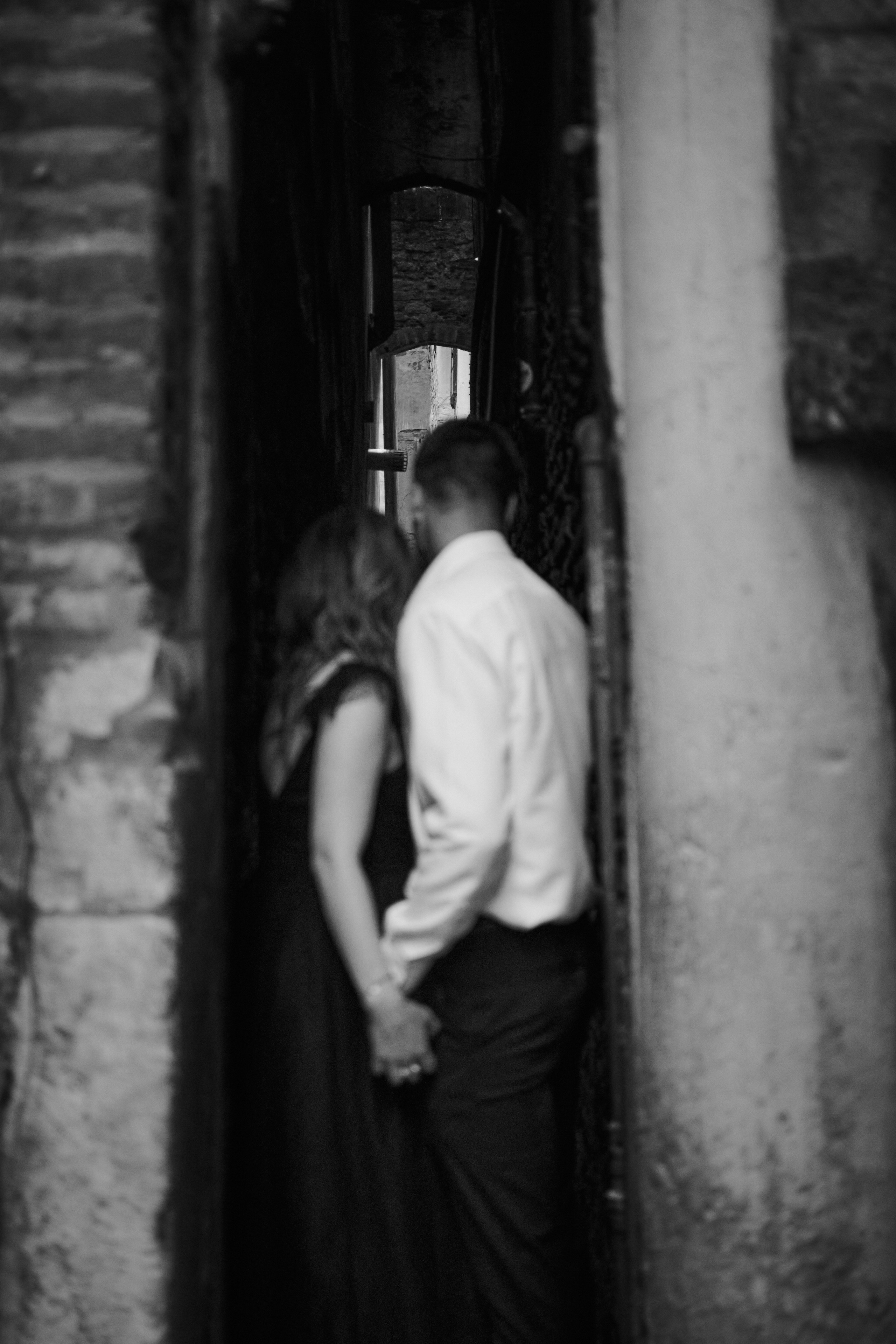 The narrowest street in Venice. Photographer in Venice, Italy. Yana Zotova