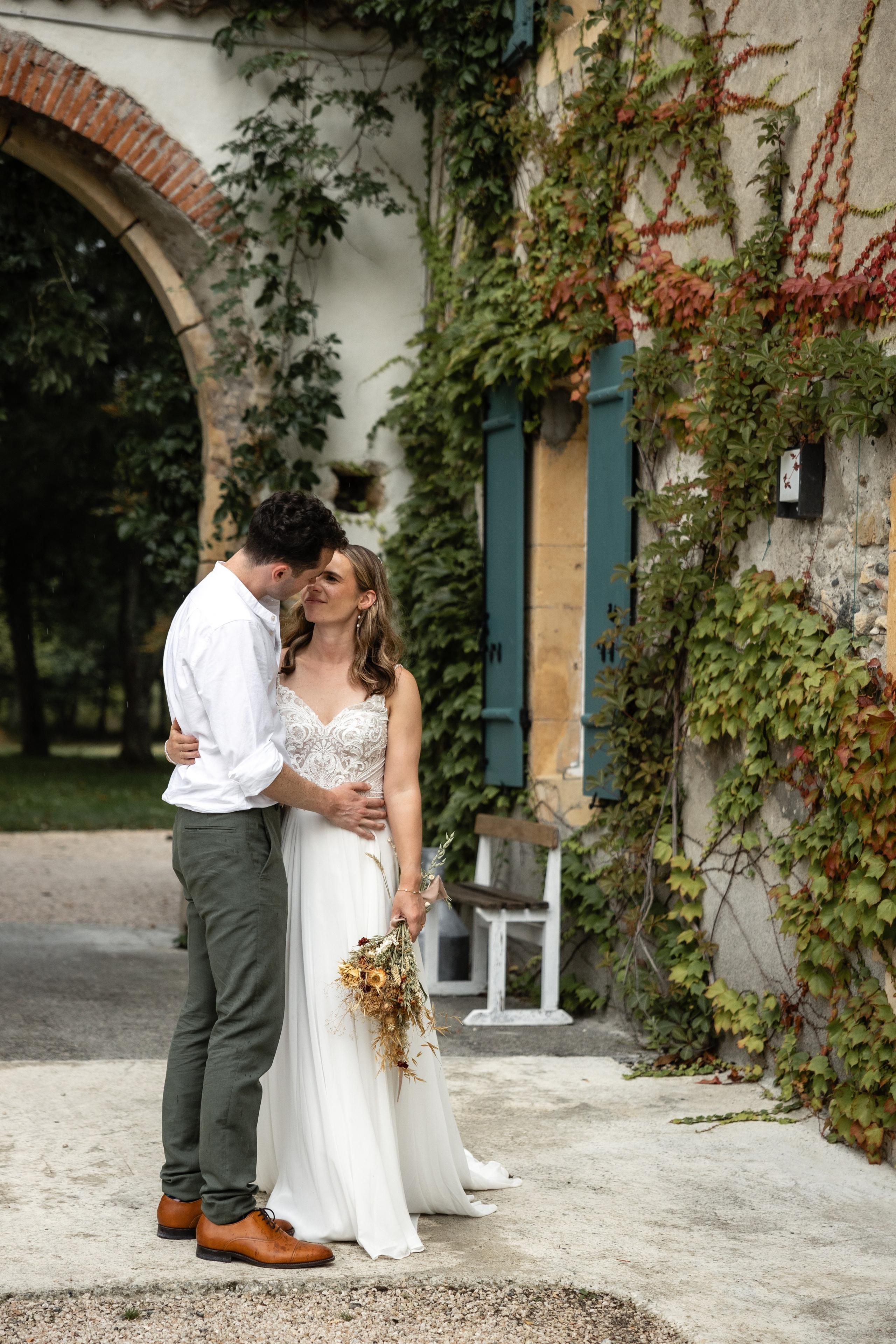 Rachel et Giles. Photo de mariage au Château de Saint-Martory. Eugénie Smirnova — photographe à Toulouse et dans le sud-ouest de la France