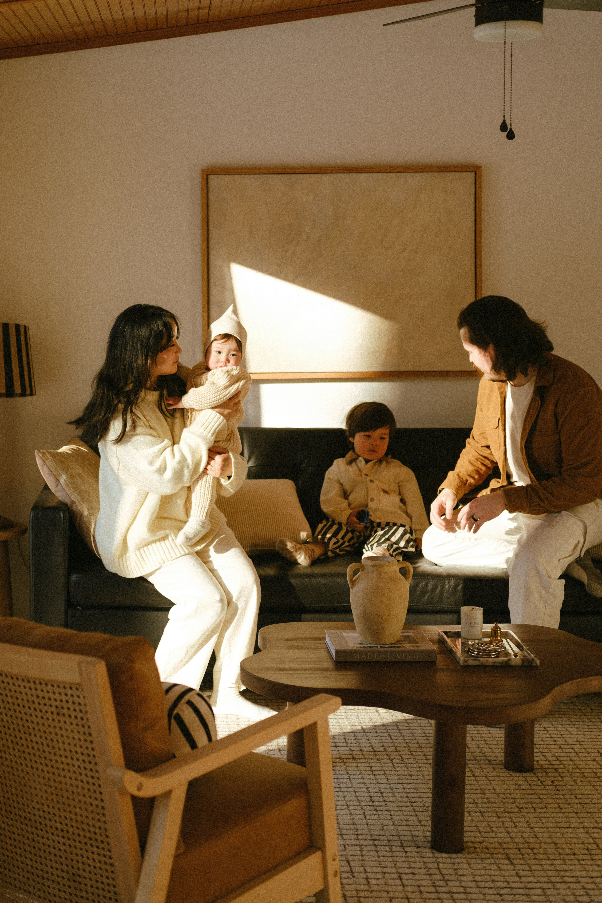 Snowy Family Photo Session at a Cozy Cottage Near Richmond, VA. Family Photographer Anna Dobrovolskaia | Richmond, VA