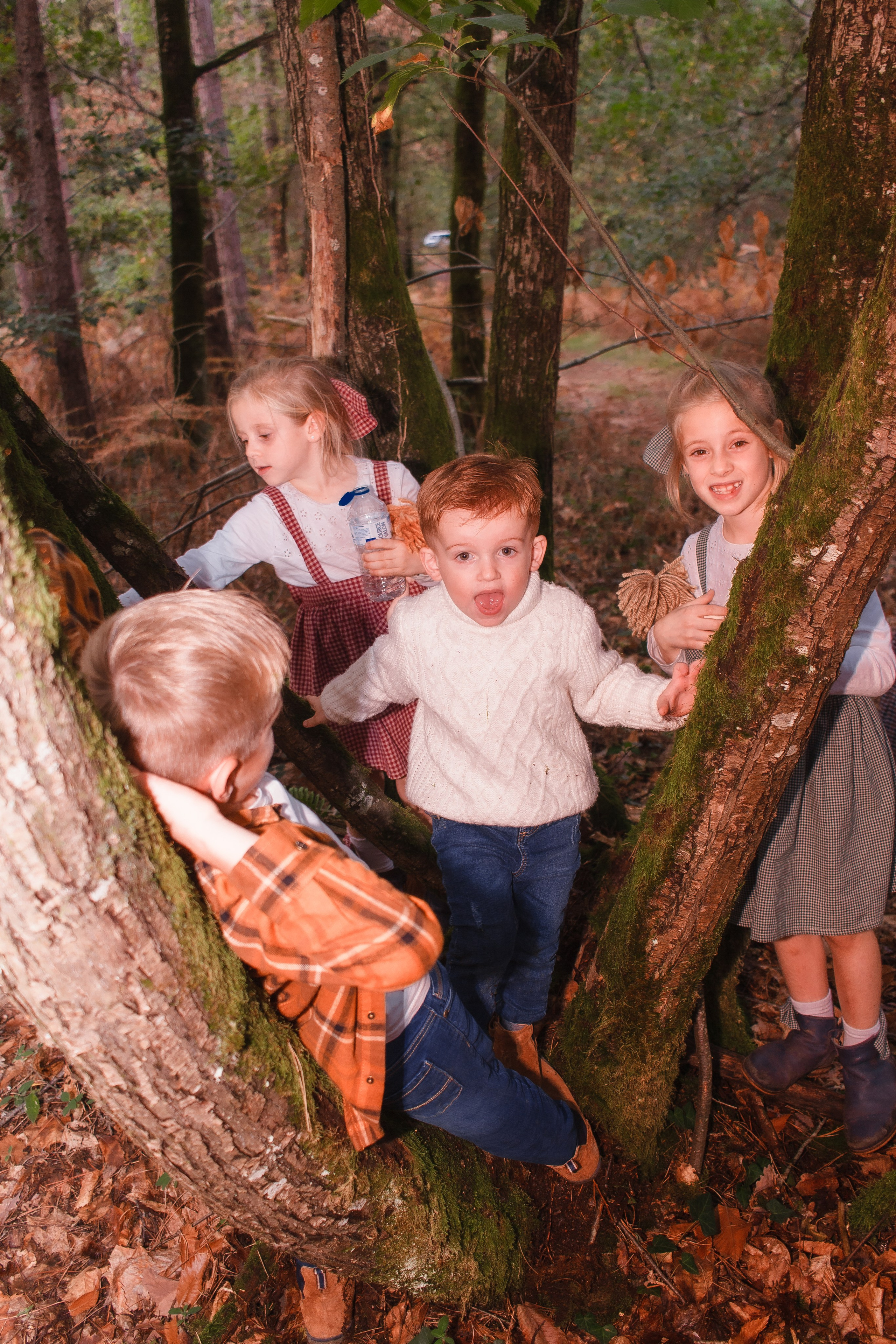 La famille Bouchard -Chausson en automne. Photographe professionnelle à Poitiers, Tours et Châtellerault | Studio photo entre Poitiers et Tours – portraits, familles, entreprises, ma