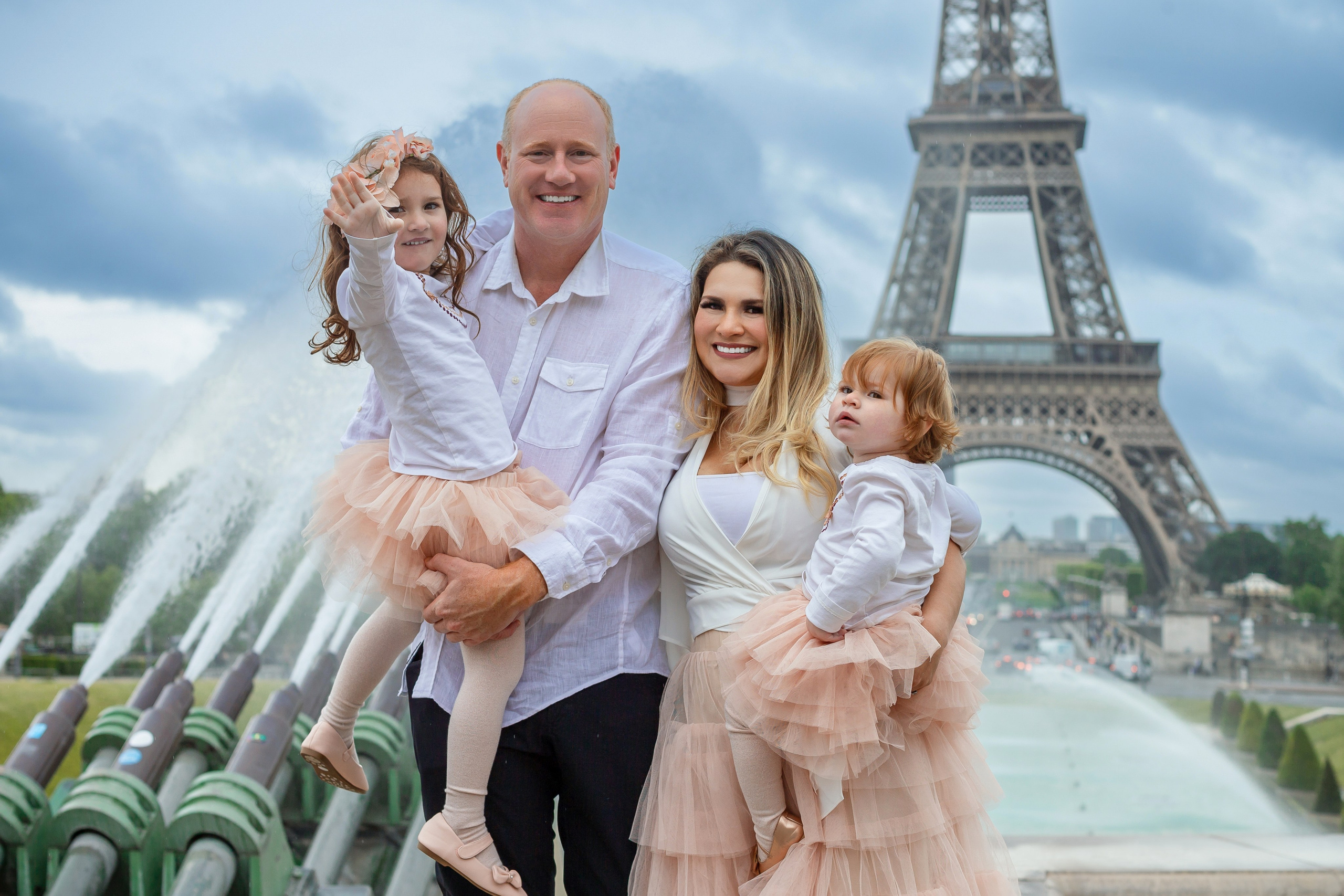 Paris Family Photographer — Artistic Family Photo & Video Experiences with Liya. Photographe à Paris