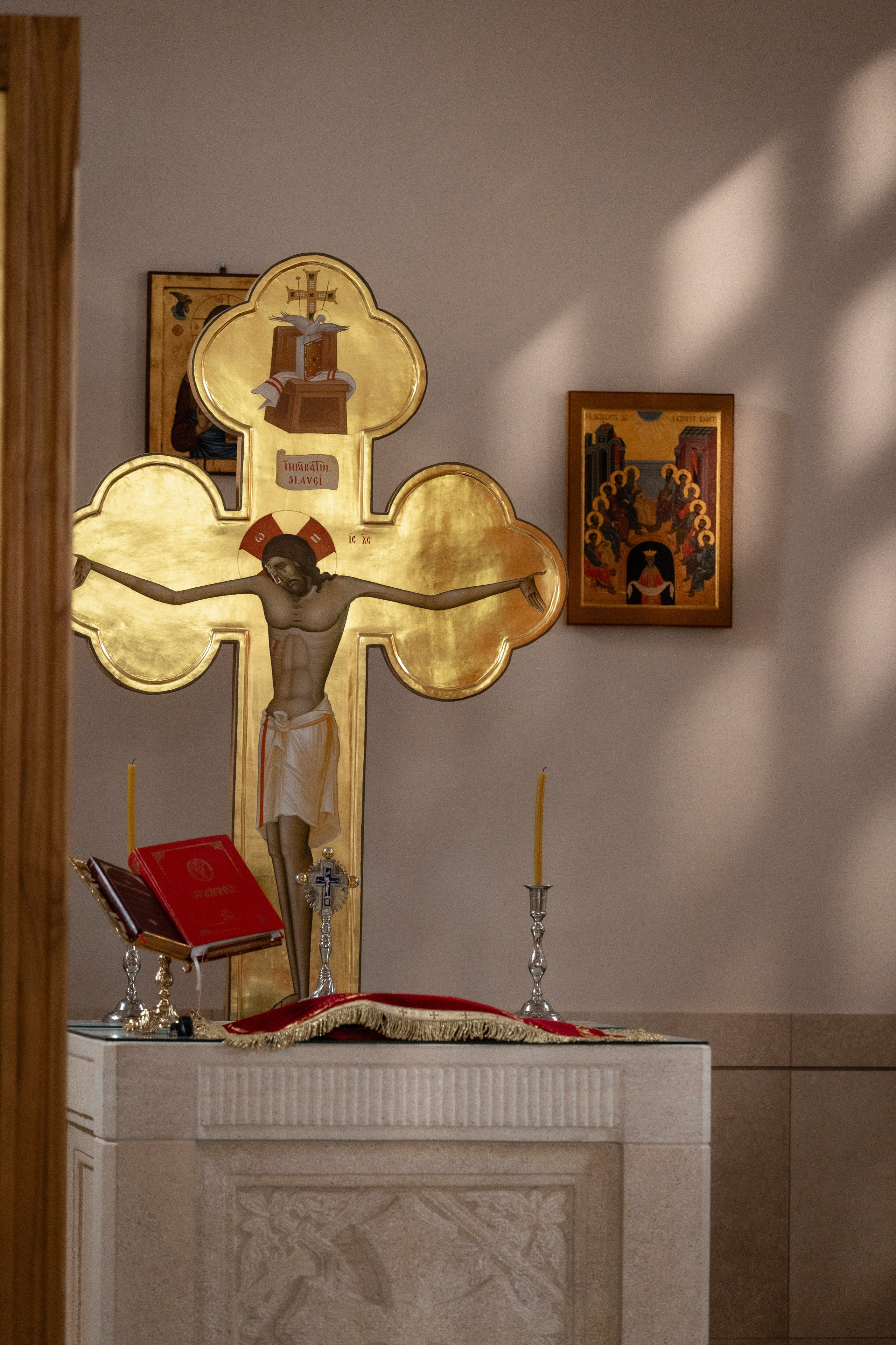 Noah’s christening in Tournefeille and Paroisse Orthodoxe Roumaine of Toulouse “La Protection de la Mère de Dieu”. Eugénie Smirnova — photographe à Toulouse et dans le sud-ouest de la France