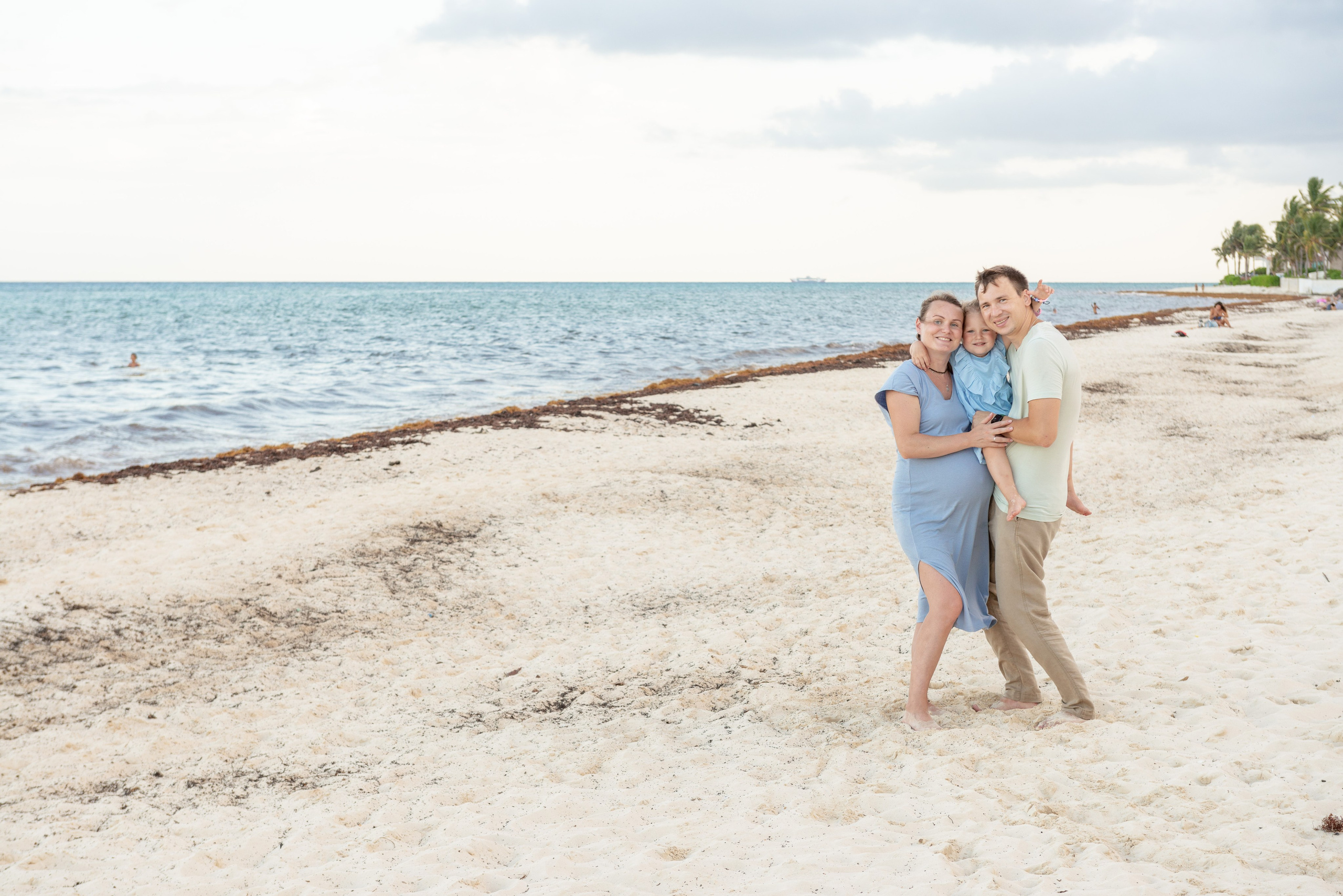 Sesión de Fotos Familiar de Embarazo: La Espera de un Nuevo Milagro. FOTÓGRAFO MÉXICO QUINTANA ROO