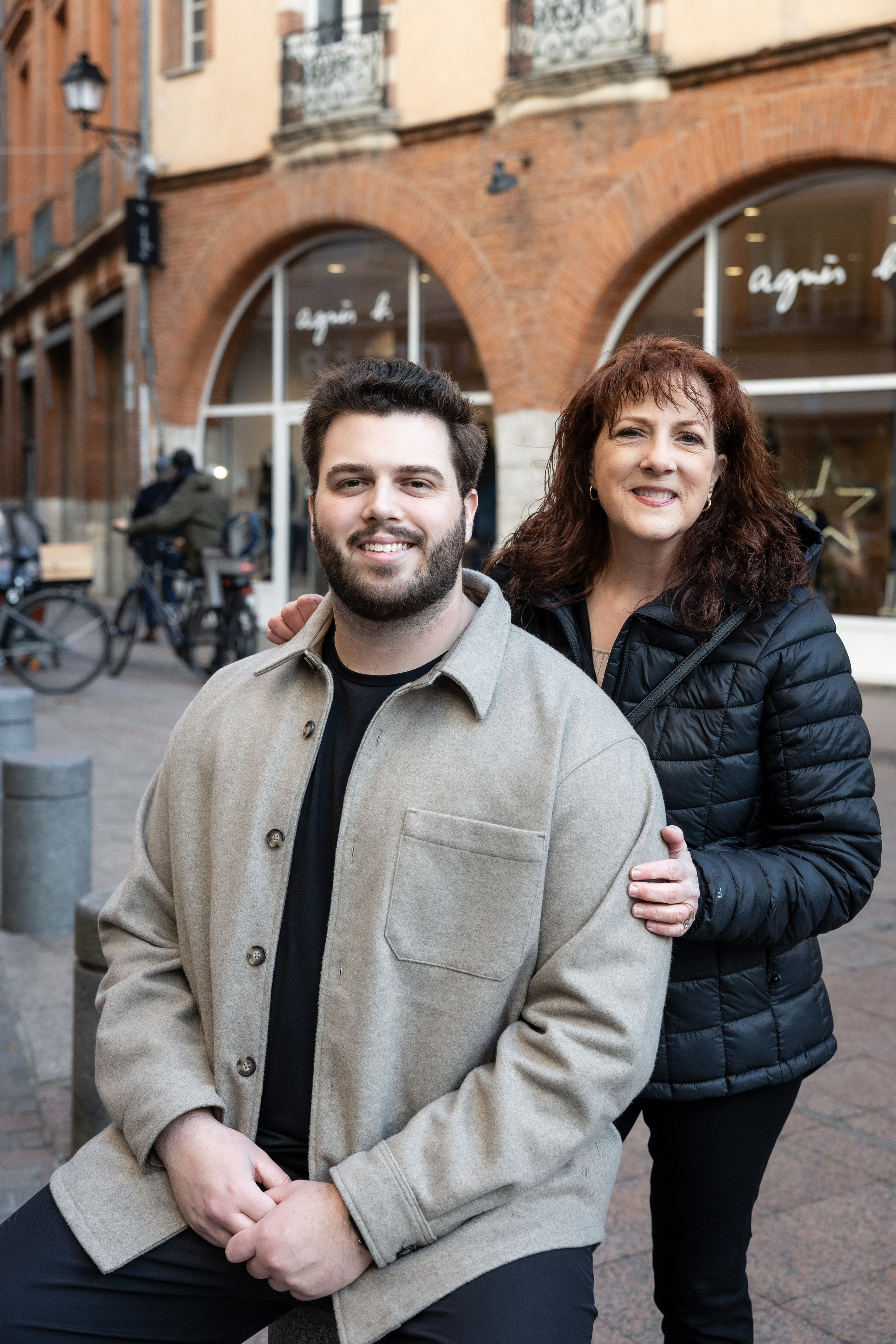 Family photoshoot in Toulouse city center for Cara’s Family/EN. Eugénie Smirnova — your photographer in Toulouse and southwest France