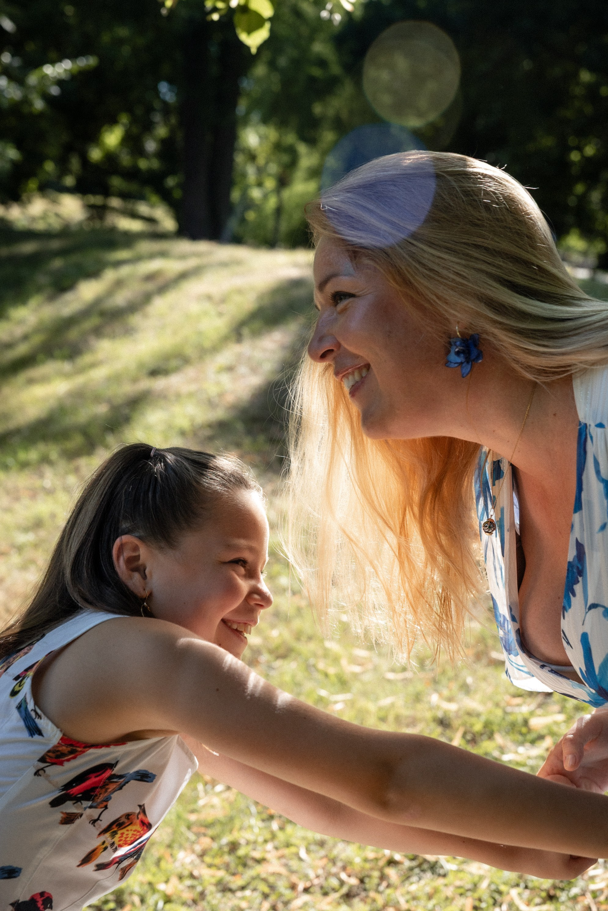Family photoshoot in Parc du Cabirol, Colomiers. Eugénie Smirnova — your photographer in Toulouse and southwest France