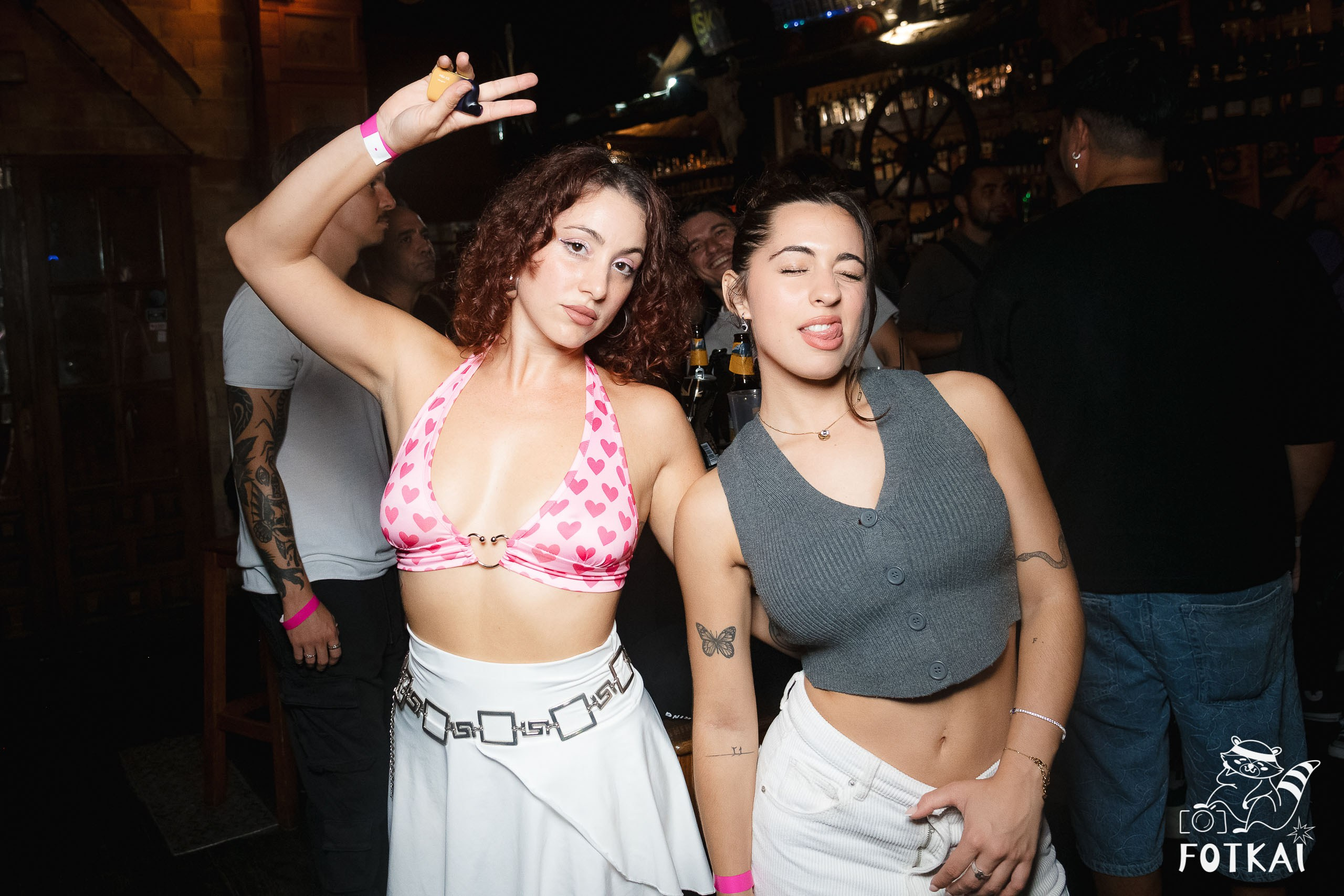 Fiesta Víspera de Festivo en El Paso Rock Bar – Hip Hop Old School | Reportaje fotográfico 08.10.2025 | FOTKAI