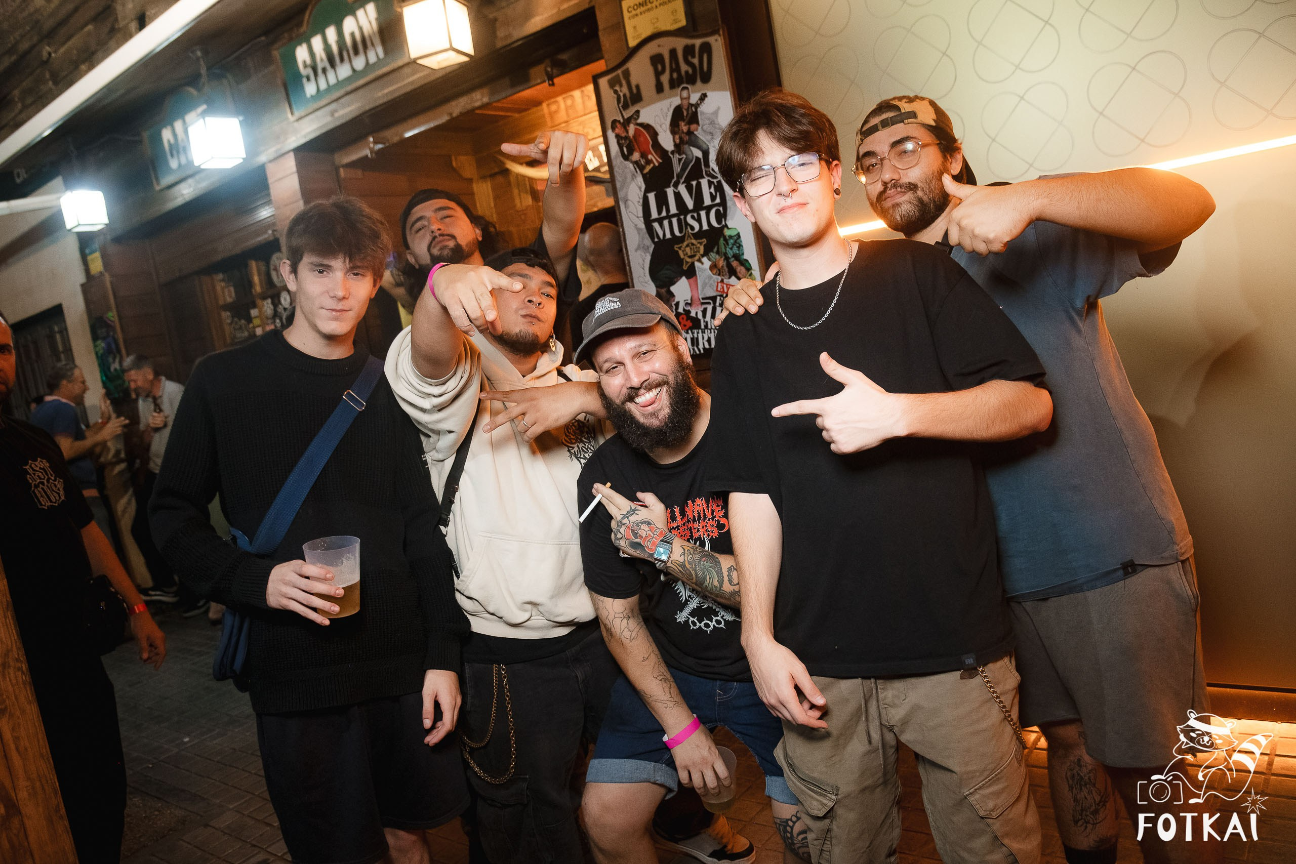 Fiesta Víspera de Festivo en El Paso Rock Bar – Hip Hop Old School | Reportaje fotográfico 08.10.2025 | FOTKAI