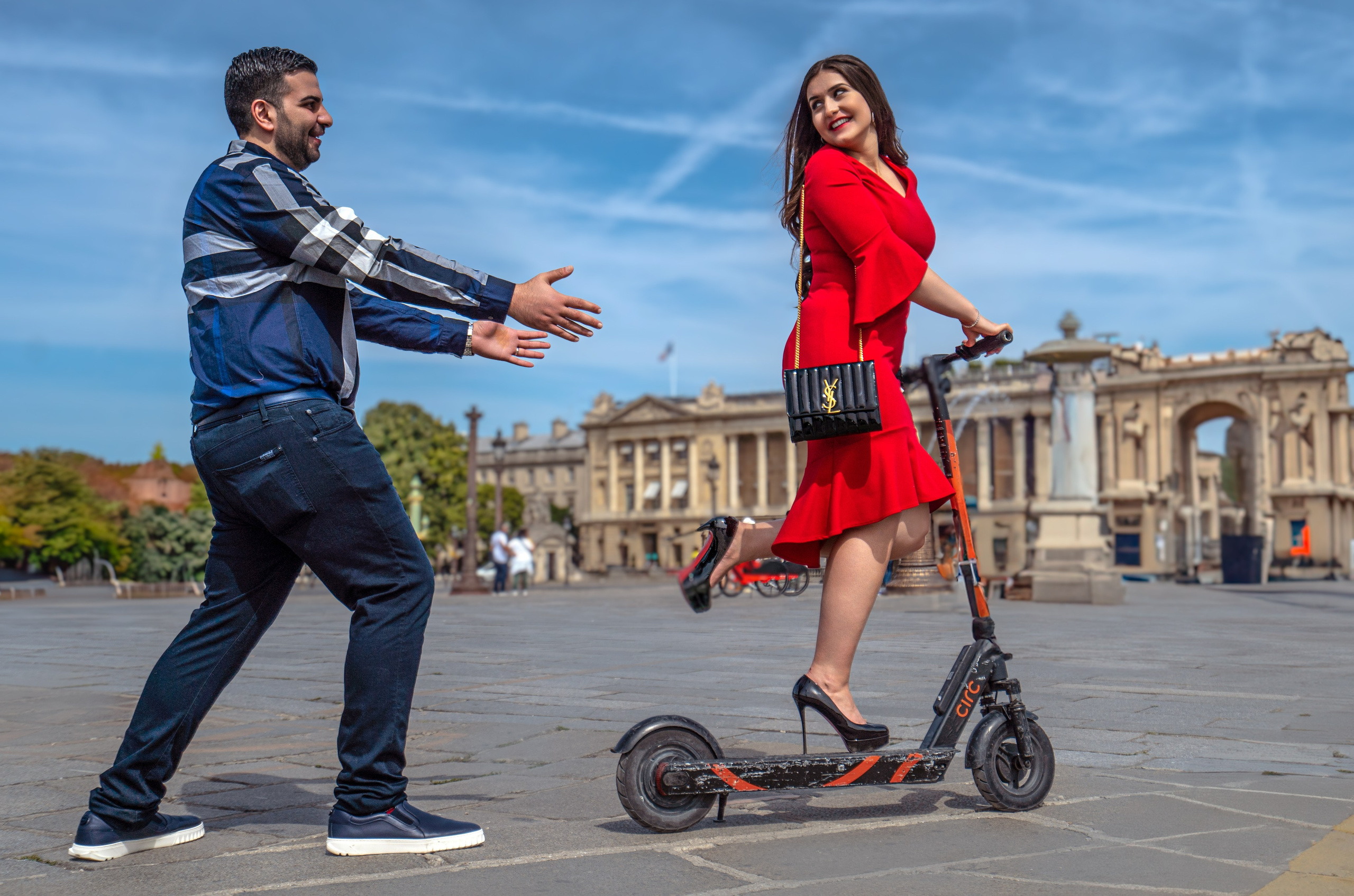 Paris Family Photographer — Artistic Family Photo & Video Experiences with Liya. Photographe à Paris