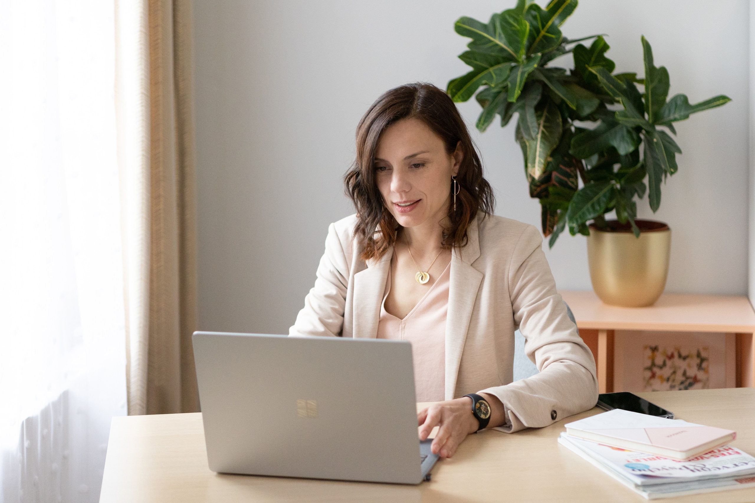 Executive & Corporate Photographer in Toulouse | Personal Branding by Eugenie Smirnova