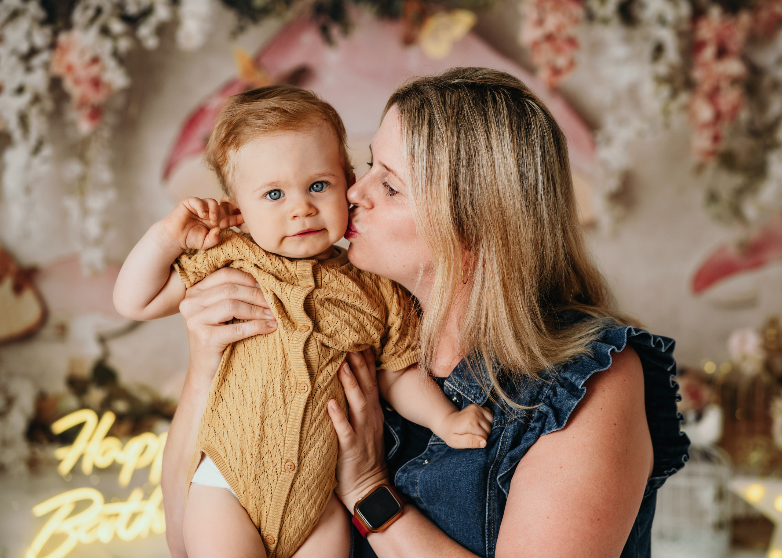 Cake smash Beograd – zajedničko fotografisanje roditelja i bebe sa tortom