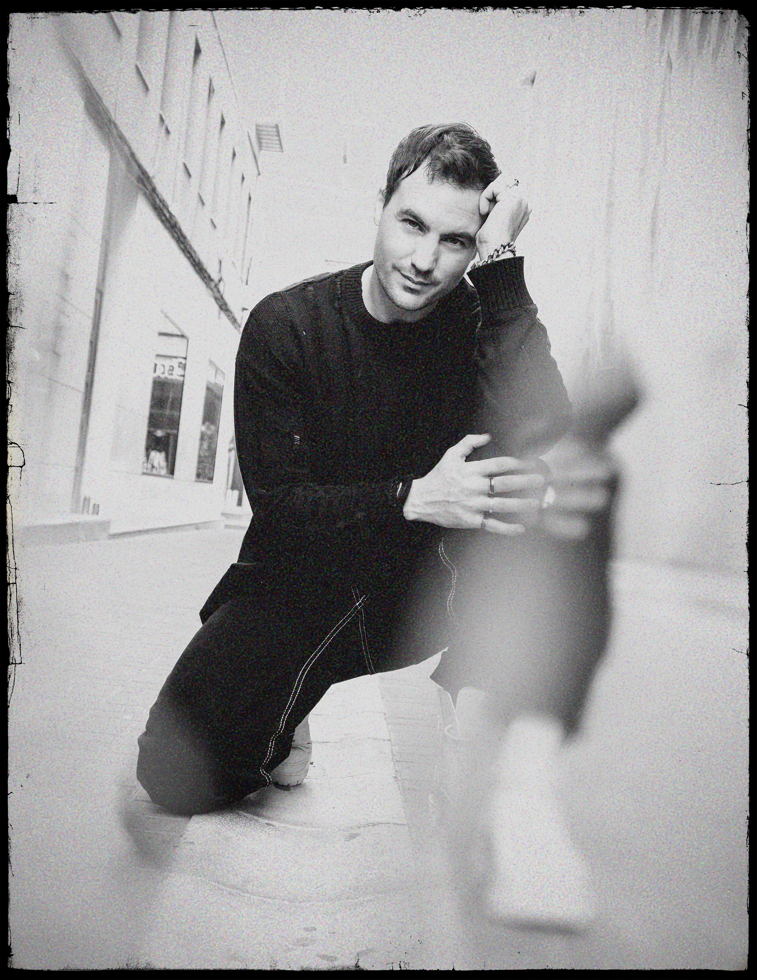 Эффектная фэшн-фотосессия для актера в старом городе Ориуэла — Портретный фотограф в Испании