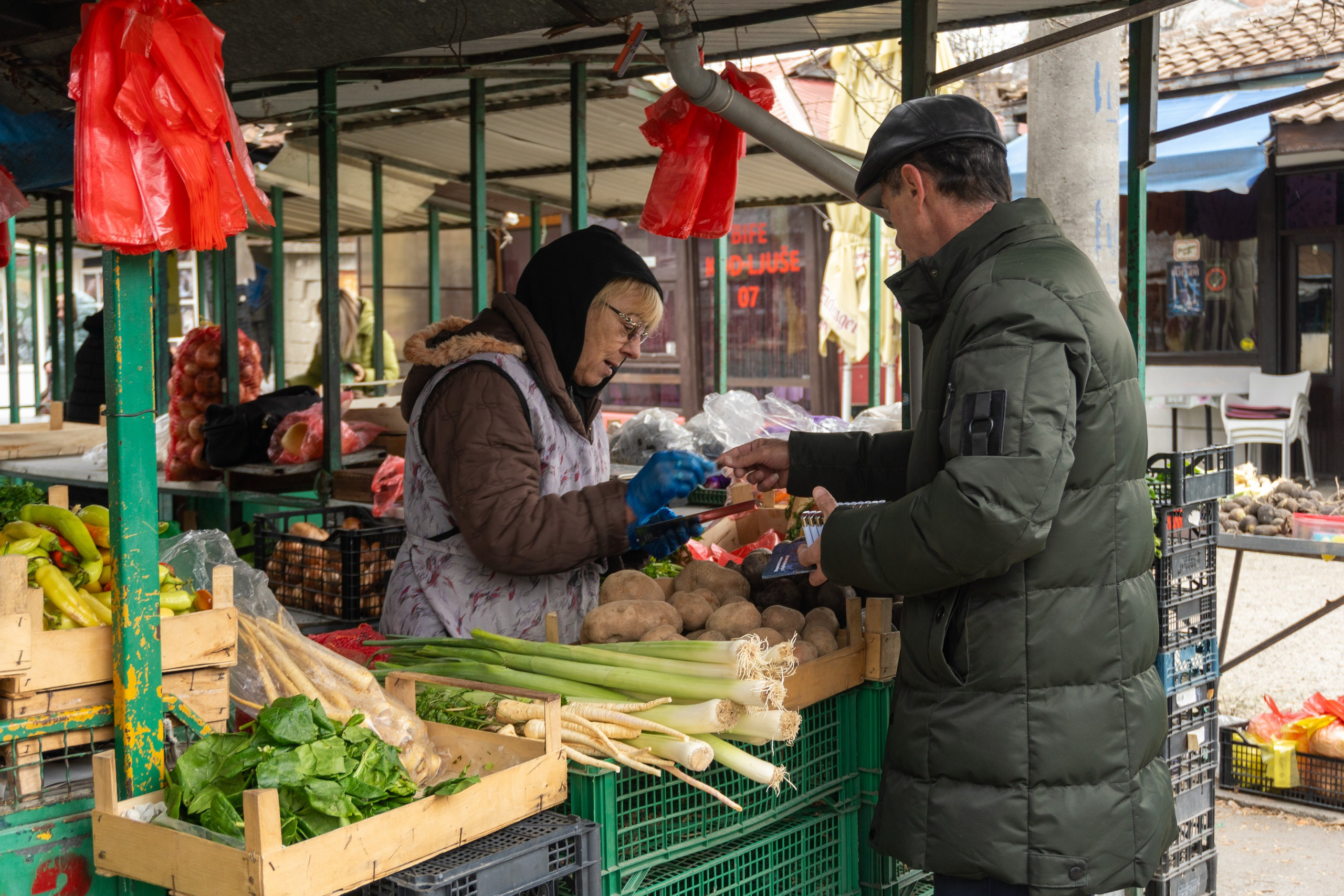 Листа „Србија против насиља” на градској пијаци упознавала грађане са програмом. Lokalni Front VA