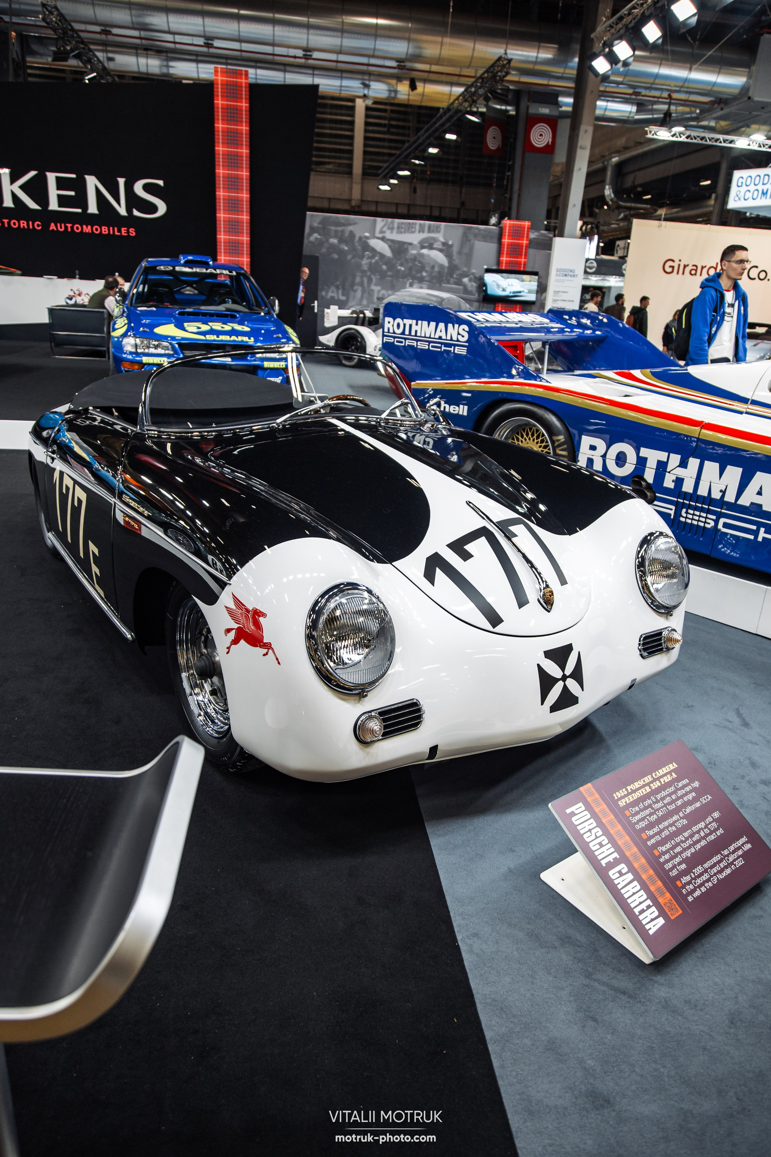 Retromobile 2023. Photographe de voitures à Paris — Vitalii Motruk