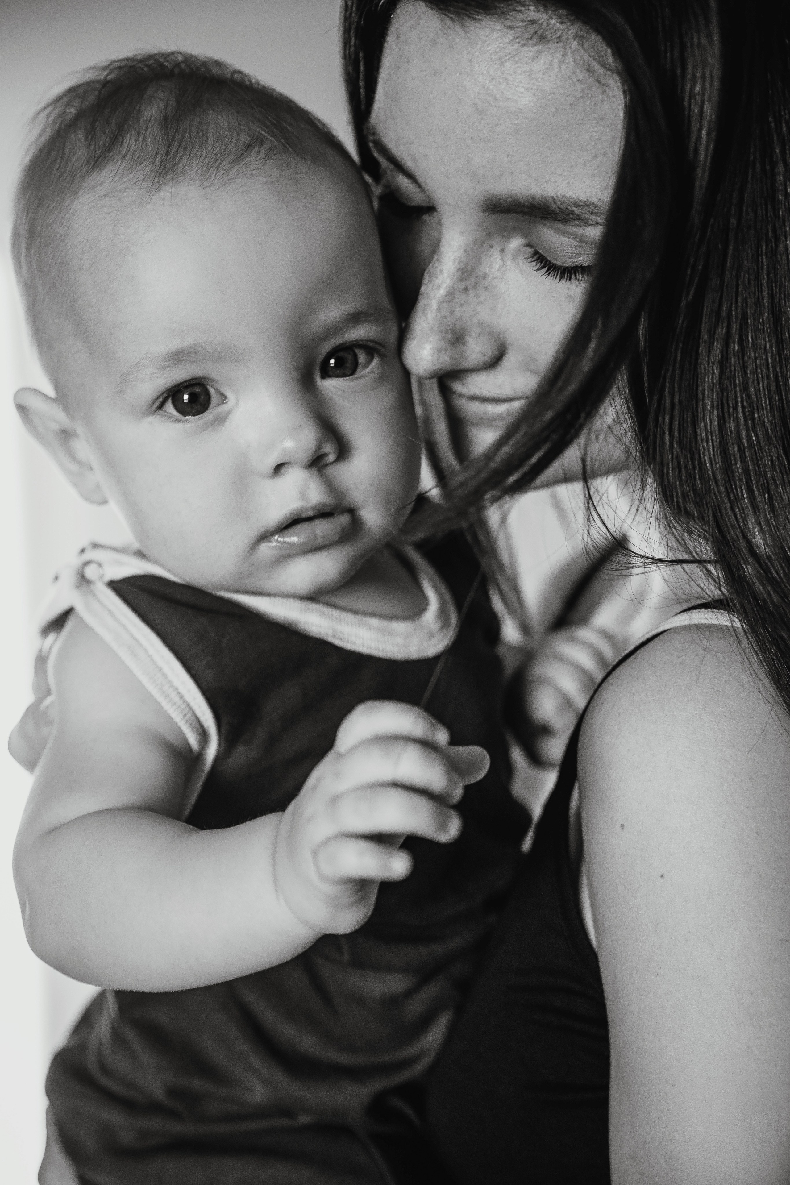 Adorable baby portraits capturing curiosity and first smiles in a natural home setting. Alisa Tant — Family and newborn photographer Bucks County, Montgomery county, Philadelphia, NJ