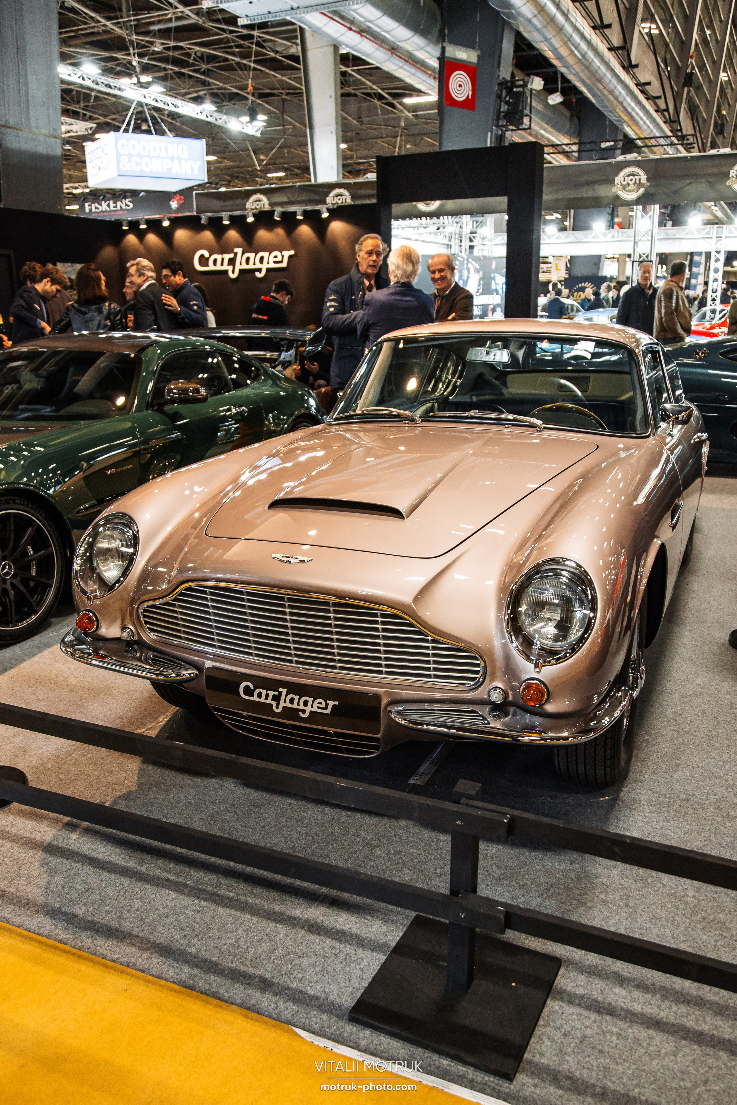 Retromobile 2023. Photographe de voitures à Paris — Vitalii Motruk