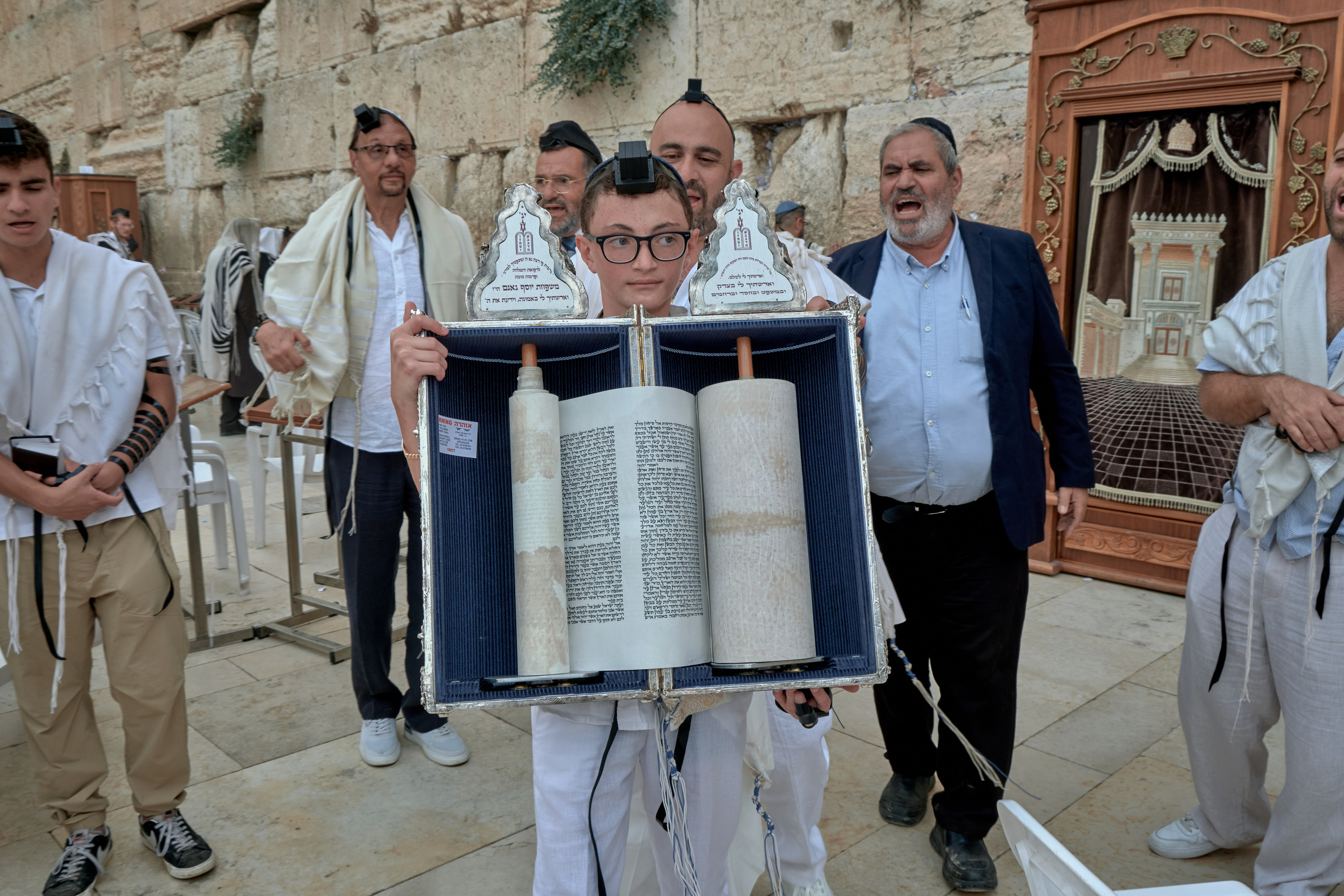 Middle East Photo Agency — Photography & Event Magnets — סוכנות צילום והדפסת מגנטים לאירועים