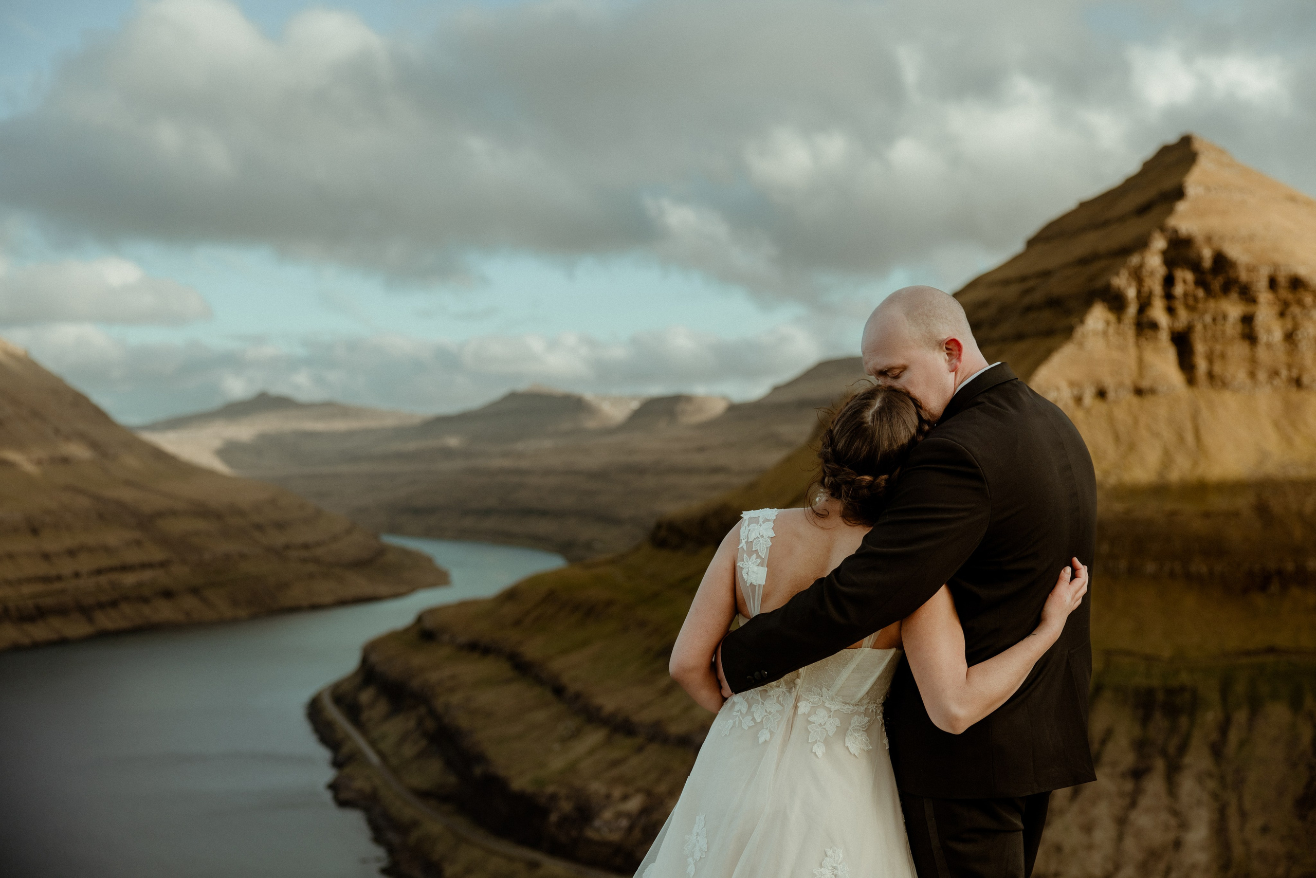 Faroe Islands elopement | Adventure wedding in Faroe Islands. Iceland elopement photographer & videographer