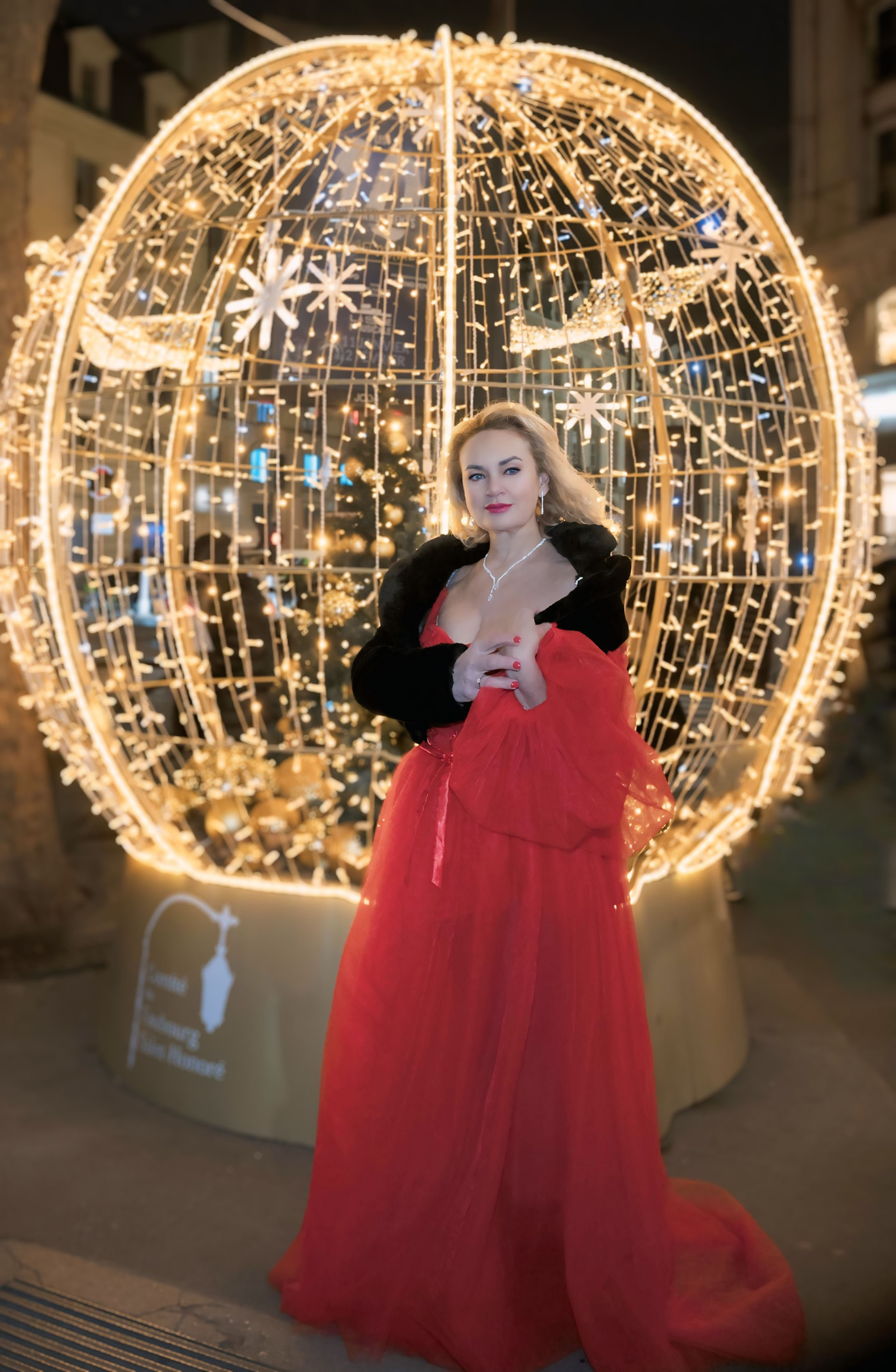 Street photoshoot in Paris. Alina Tagzieva- a photograper in Paris