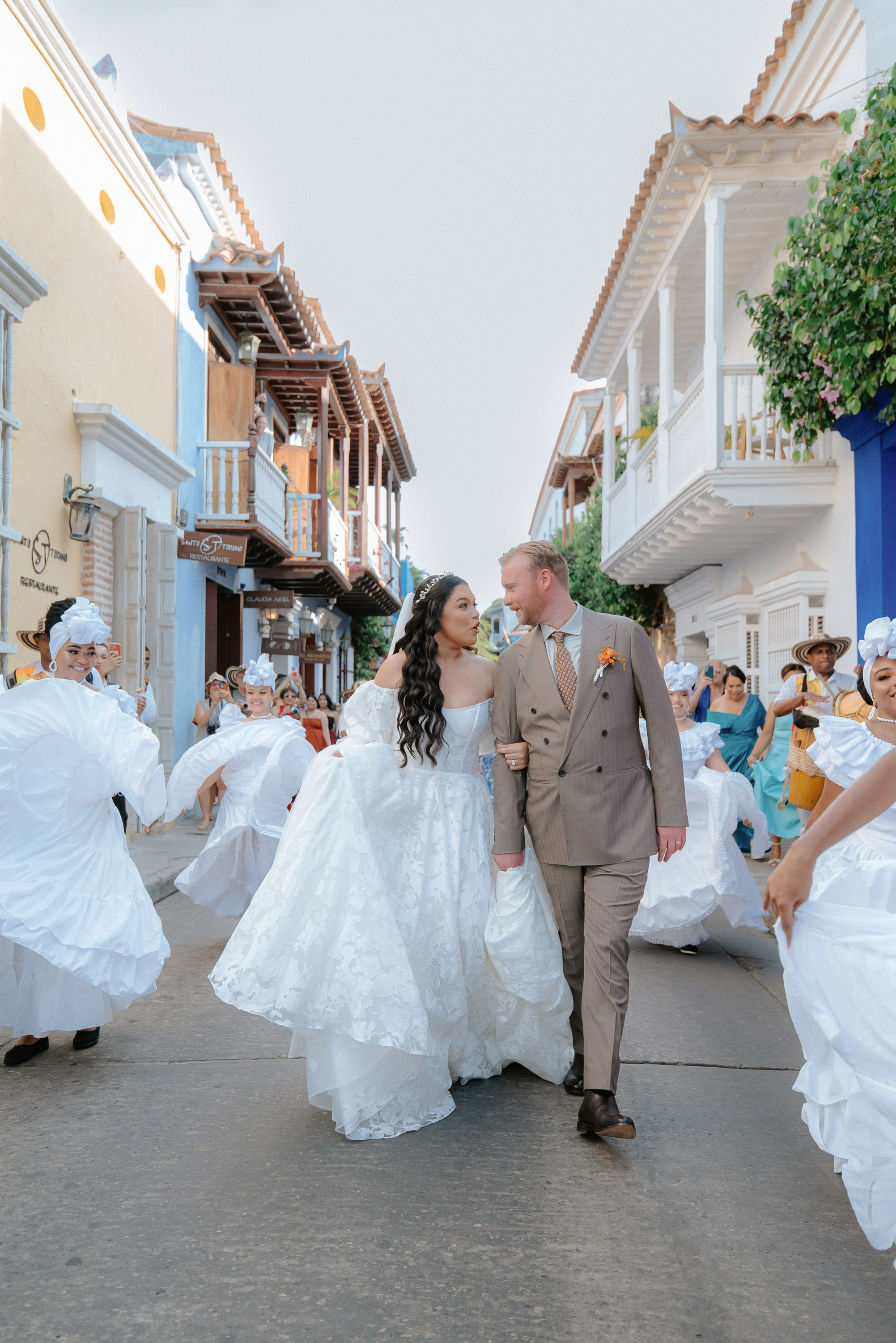 Cindy + Garrett | Destination Wedding Photos in Cartagena 2025 – César Vanegas Photography. César Vanegas Photography | Wedding & Travel Photographer | Cartagena, Colombia