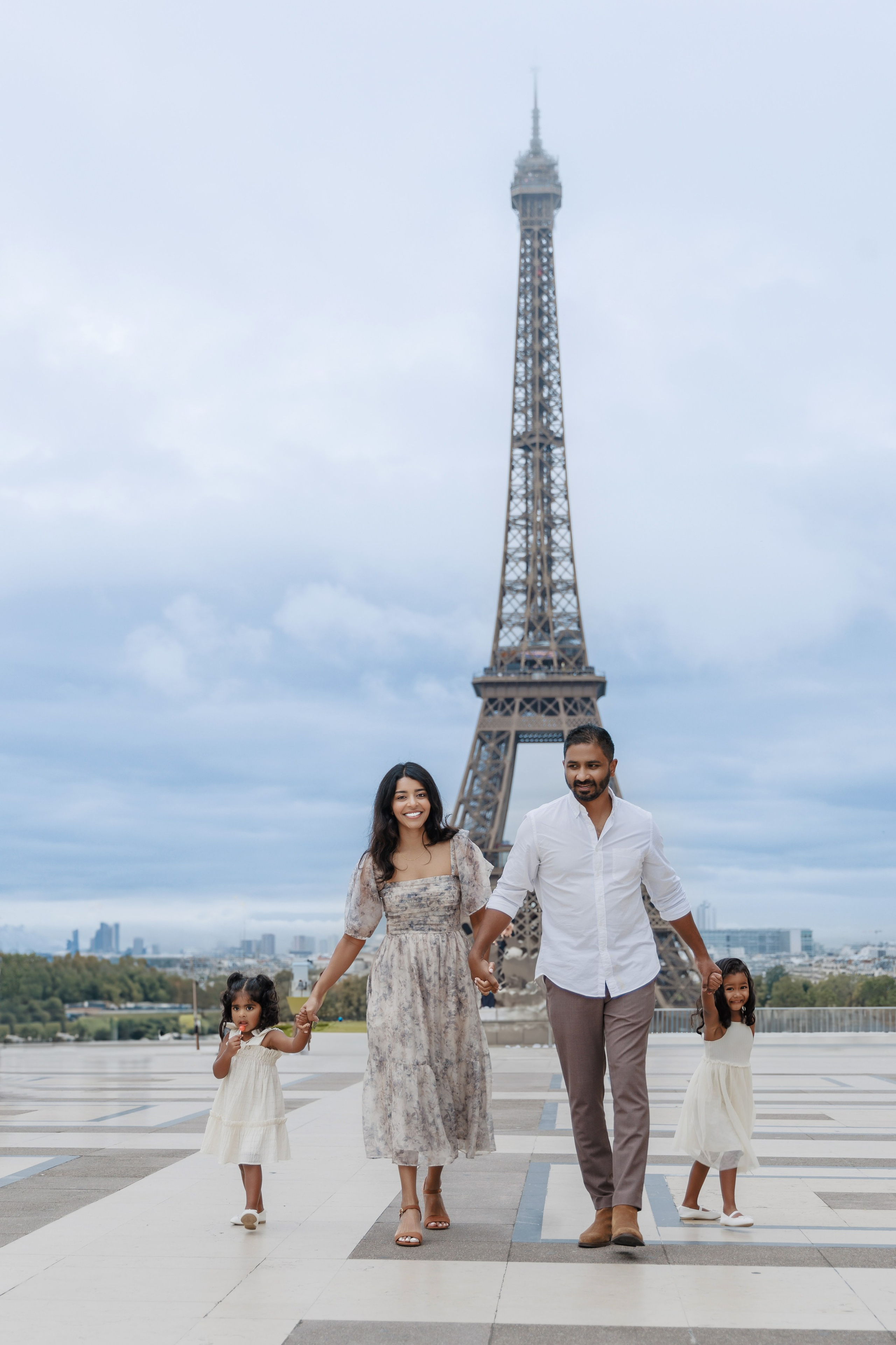 Paris Family Photographer — Artistic Family Photo & Video Experiences with Liya. Photographe à Paris