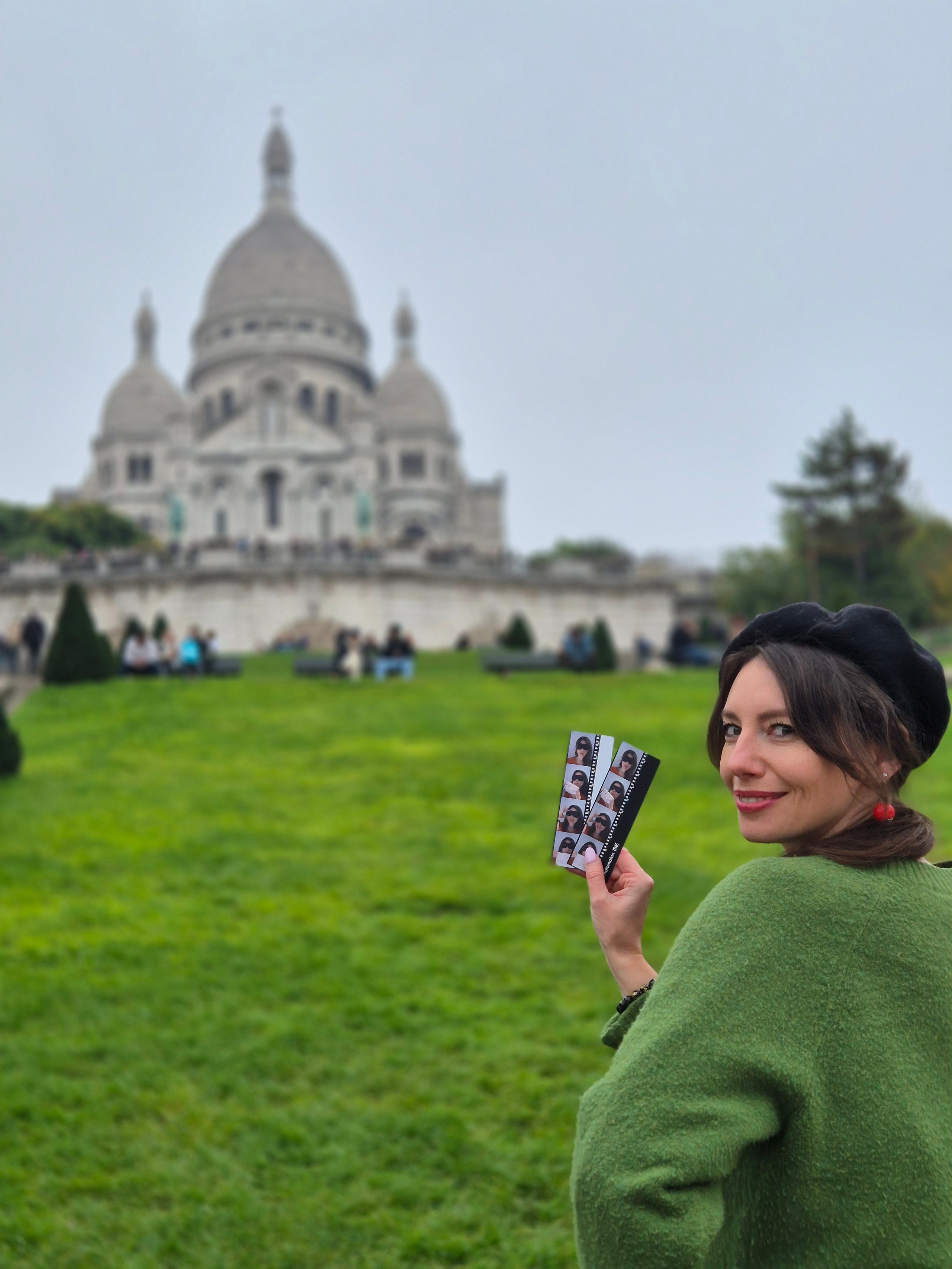 Street photoshoot in Paris. Alina Tagzieva- a photograper in Paris