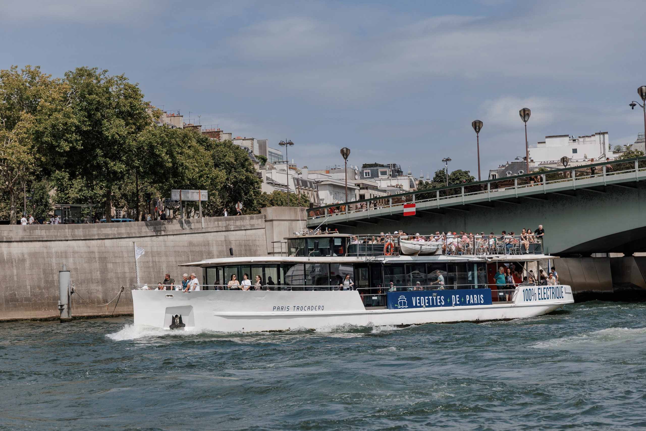 Sail, Sip & Smile: A Private Seine Cruise with Your Personal Photographer & Filmmaker. Photographe à Paris