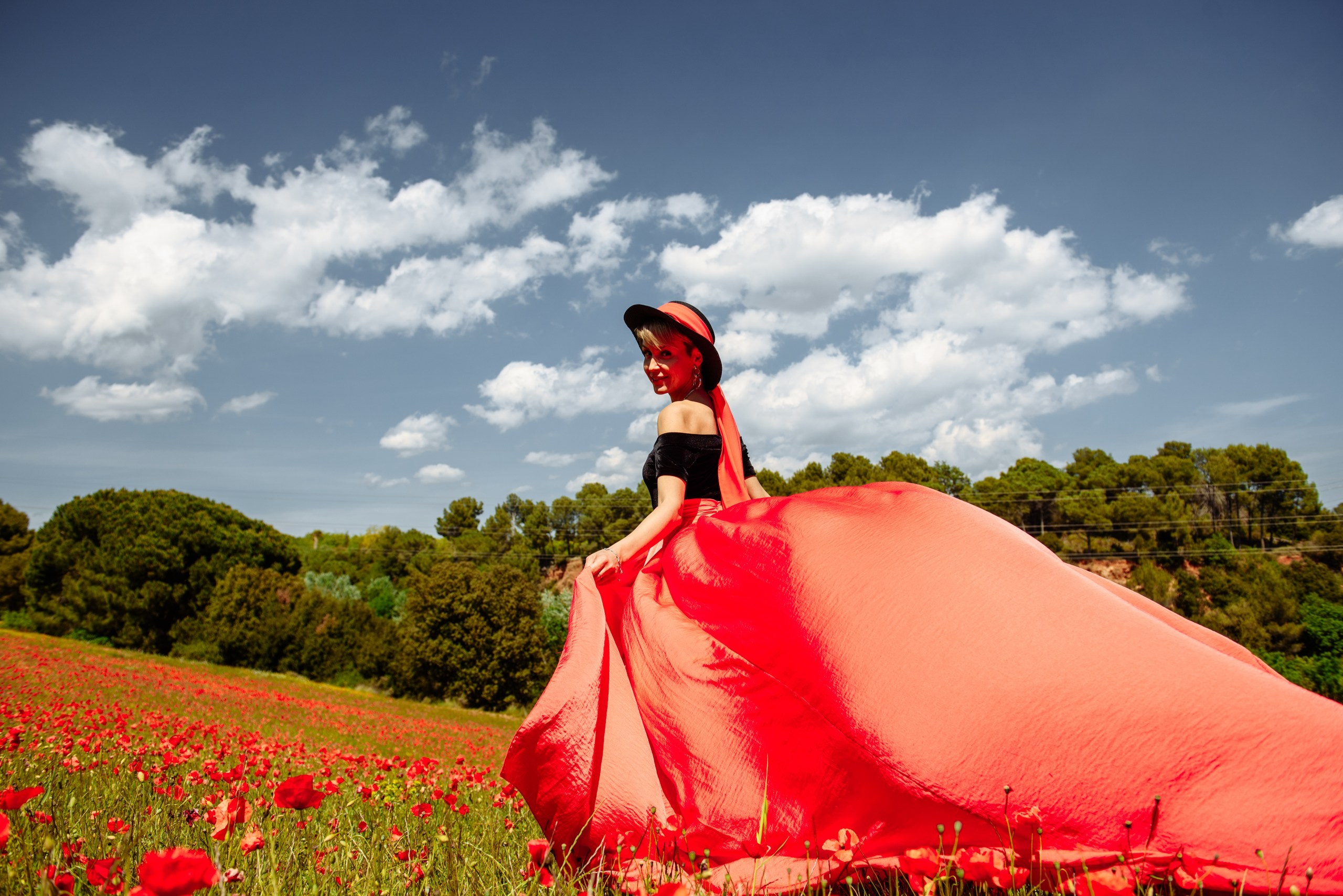 Olga Campos flores rojos. Фотограф Екатерина Гасанова — фотосессии в Барселоне