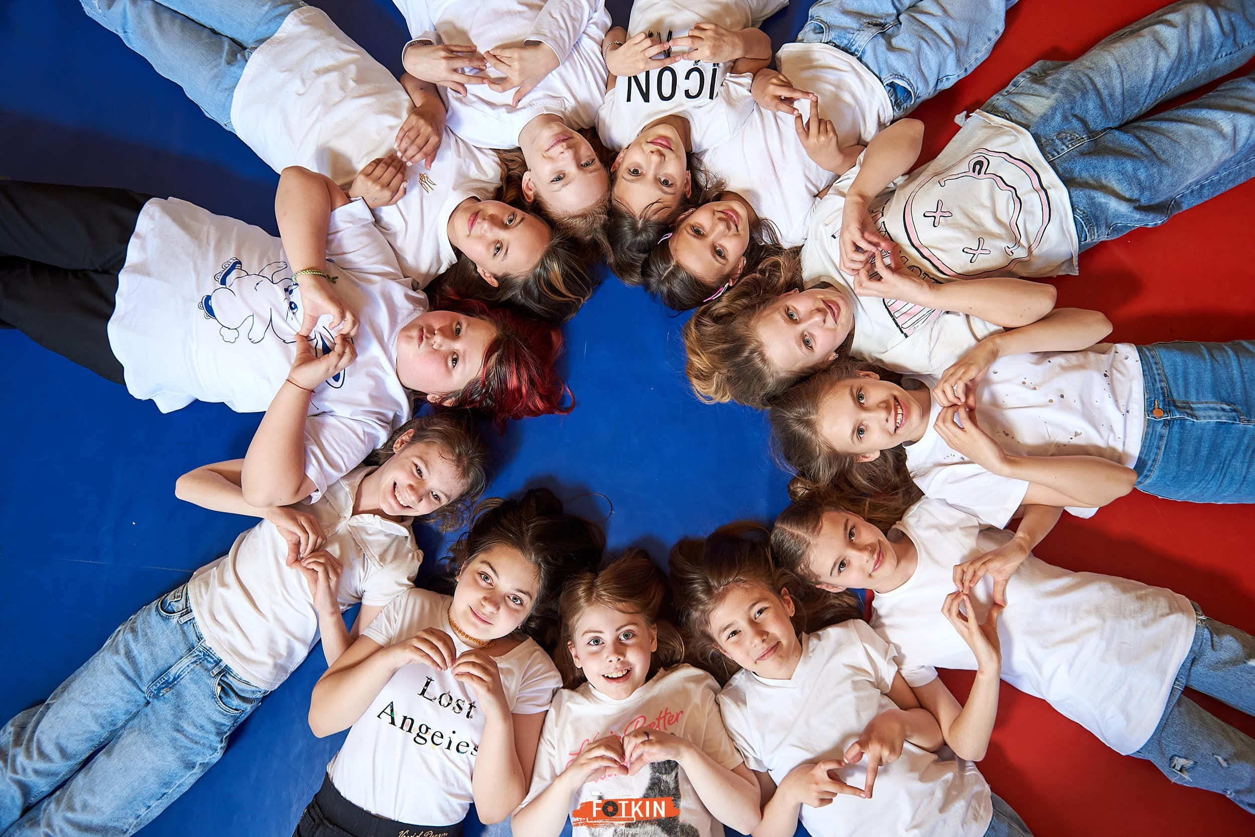 Випускні альбоми для 1- 4 класу у Дніпрі та області. Випускні альбоми фотокниги Київ та Дніпро