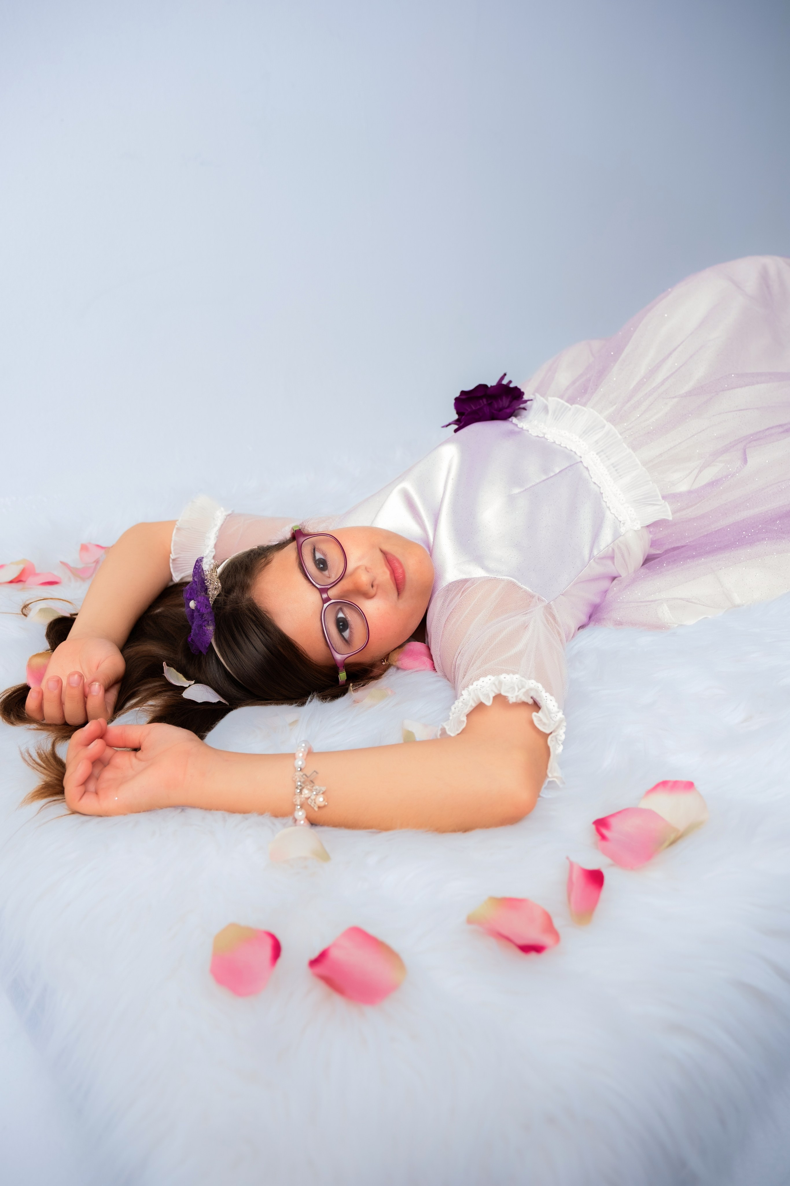 Retrato tierno de comunión en estudio fotográfico en Telde, Gran Canaria