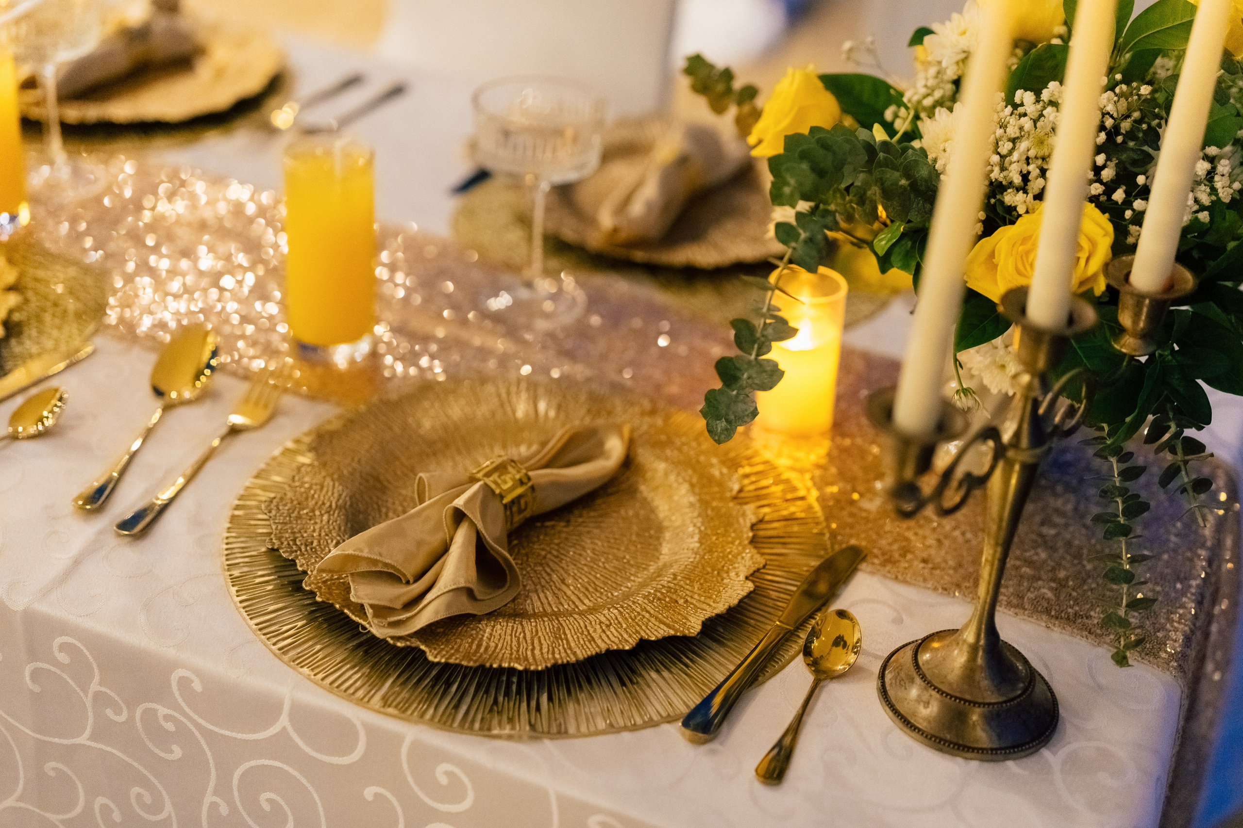 Dinner after ceremony. Буддийская свадебная церемония на Самуи, Таиланд