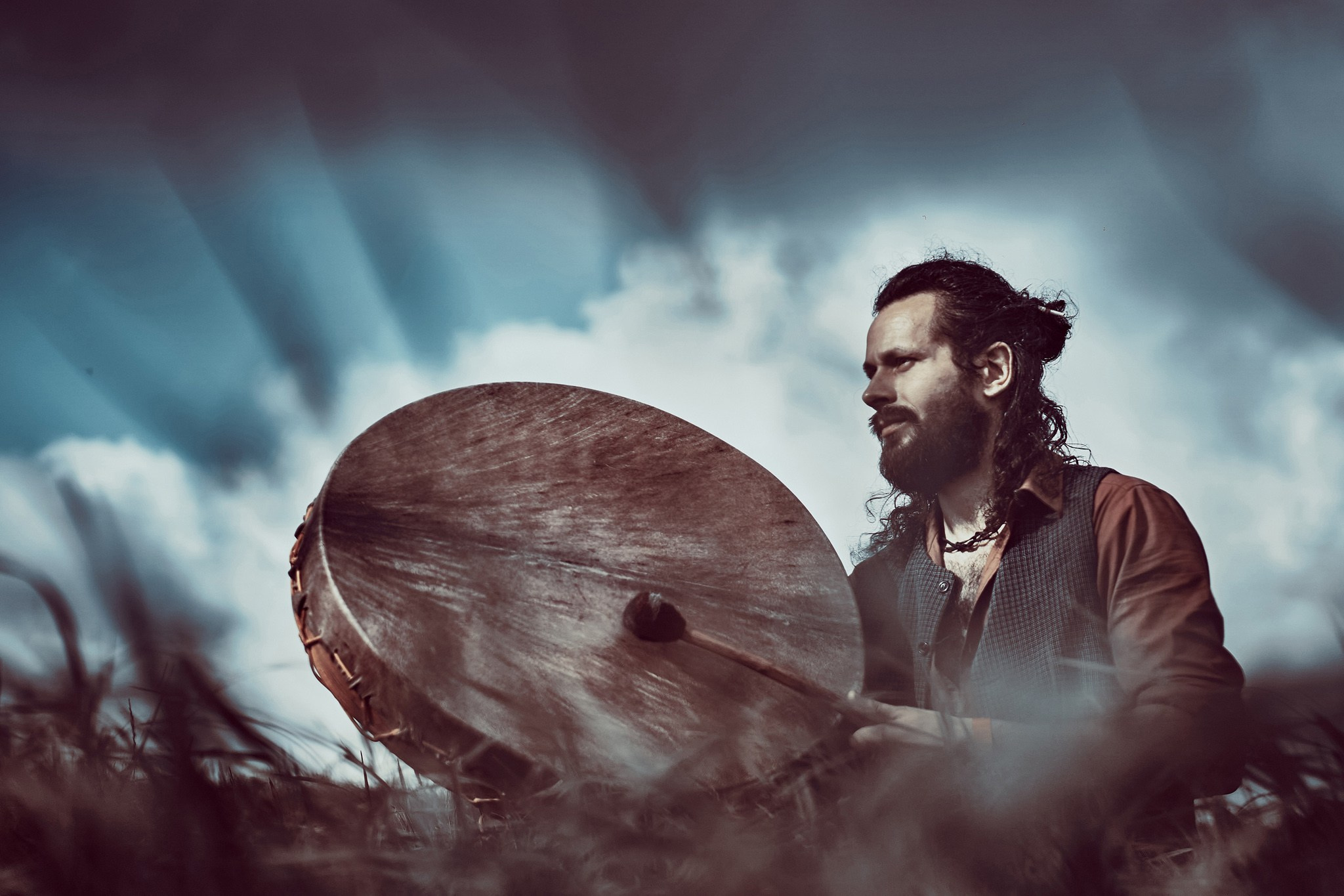 Portrety Ludzi, zrobione na Festiwalach Świadomościowych i Muzycznych: Dharma, ZIELONE KRĘGI, Wibracje, FRUŃ, Organic, Turkusowa Wyspa. Andriej Szypilow - Fotografia & Wideografia