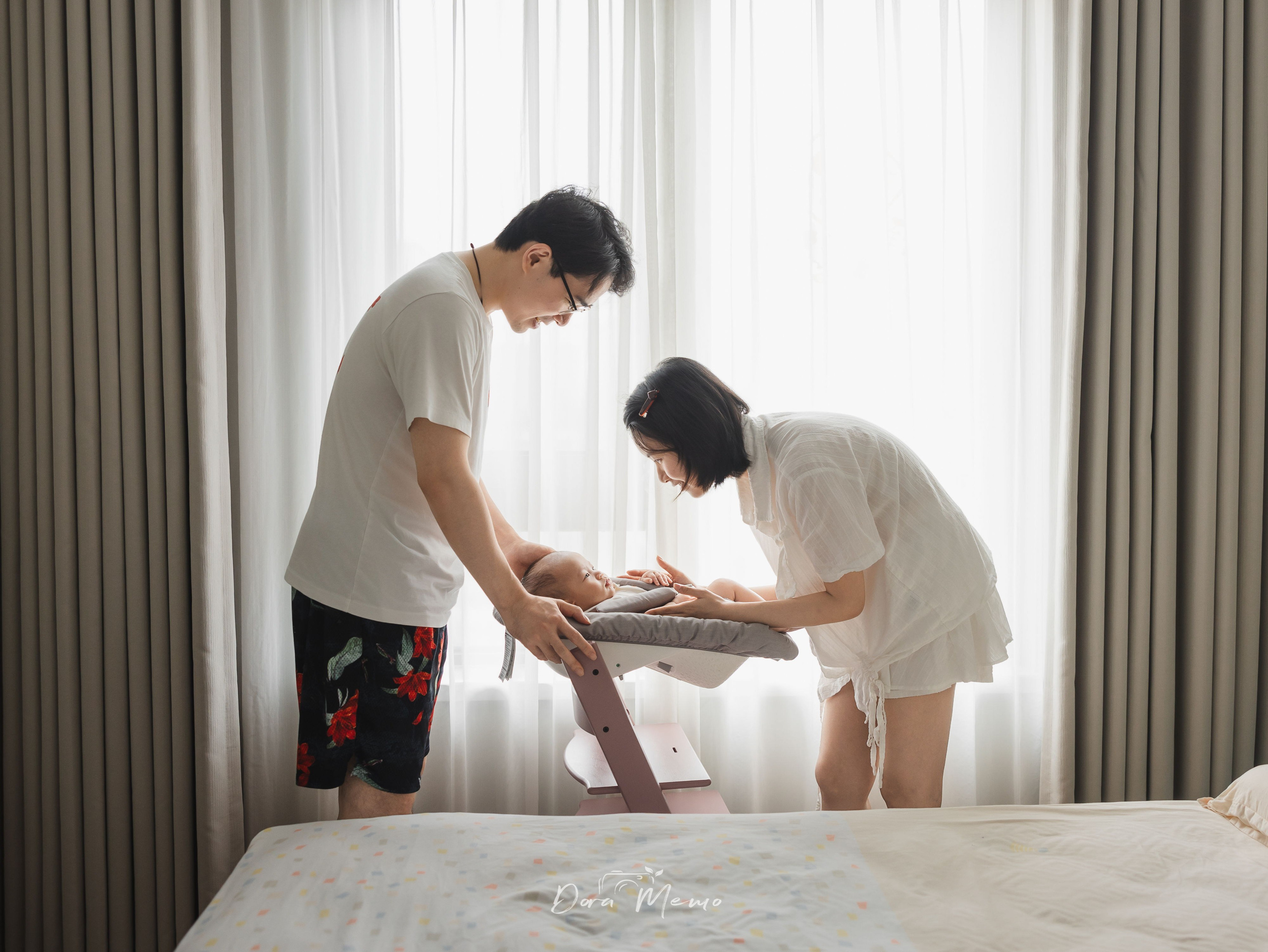 Shanghai Family Photographer | A Gentle 100-Day Baby Session at Home