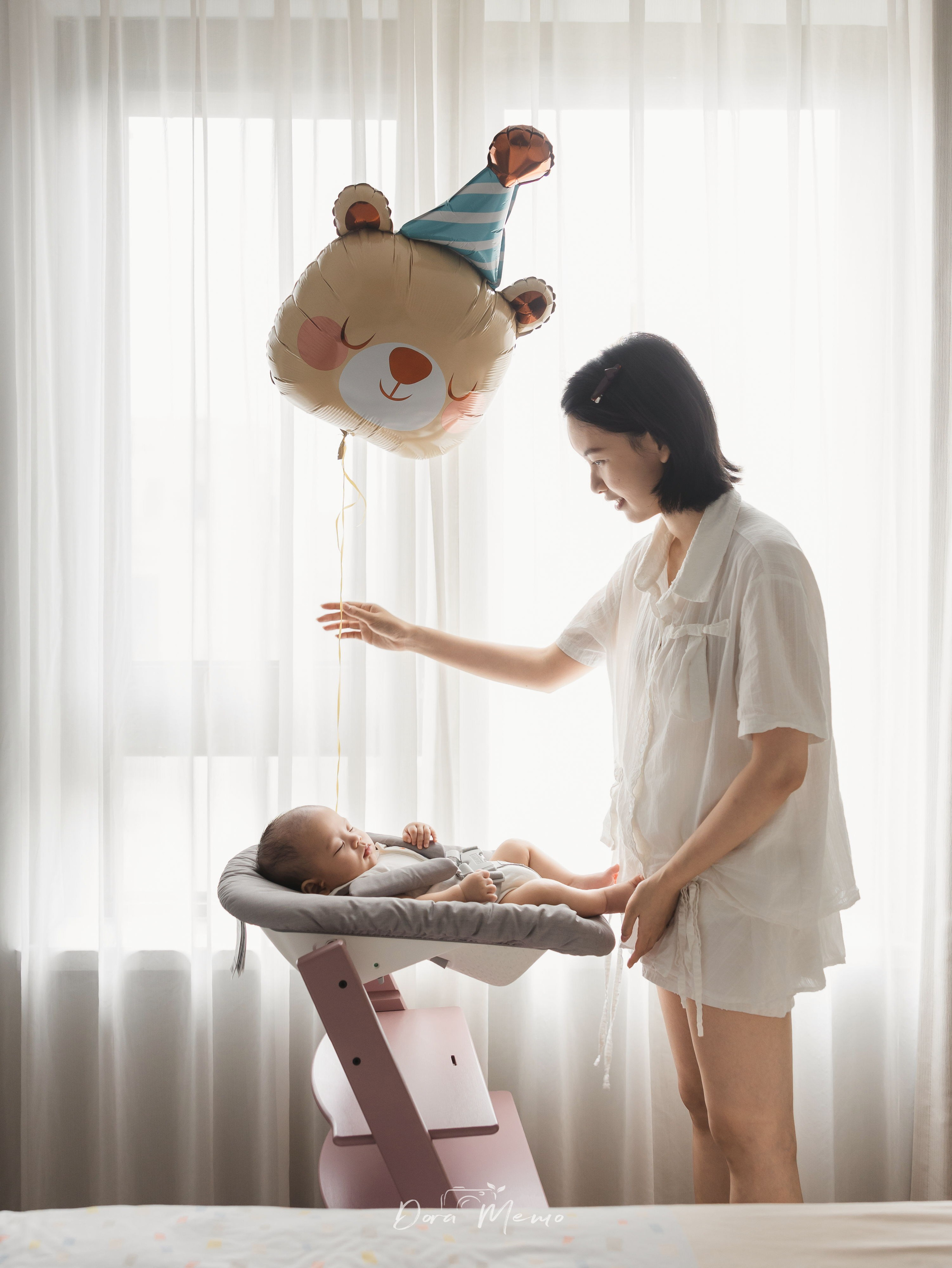 Shanghai Family Photographer | A Gentle 100-Day Baby Session at Home