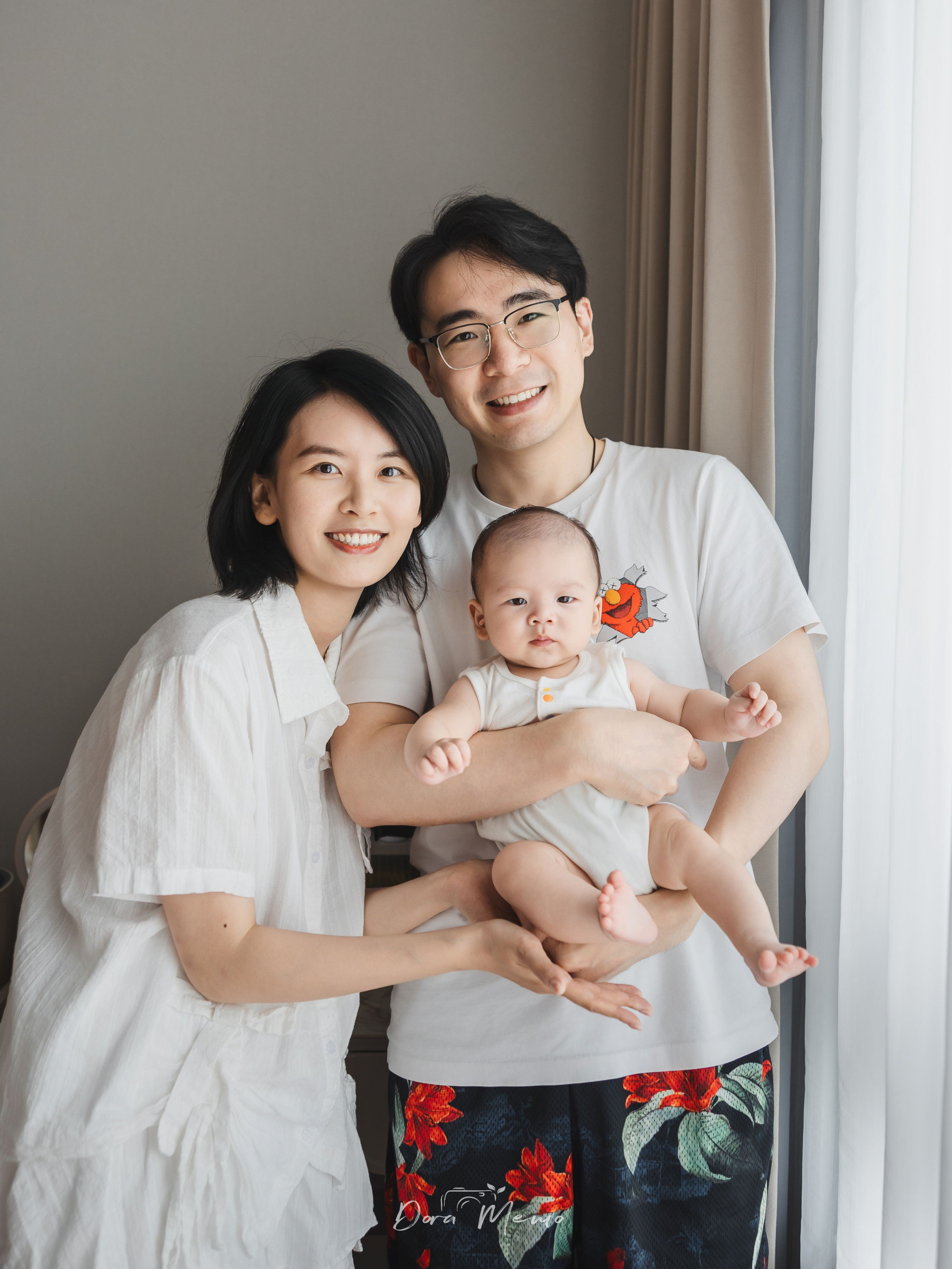 Shanghai Family Photographer | A Gentle 100-Day Baby Session at Home