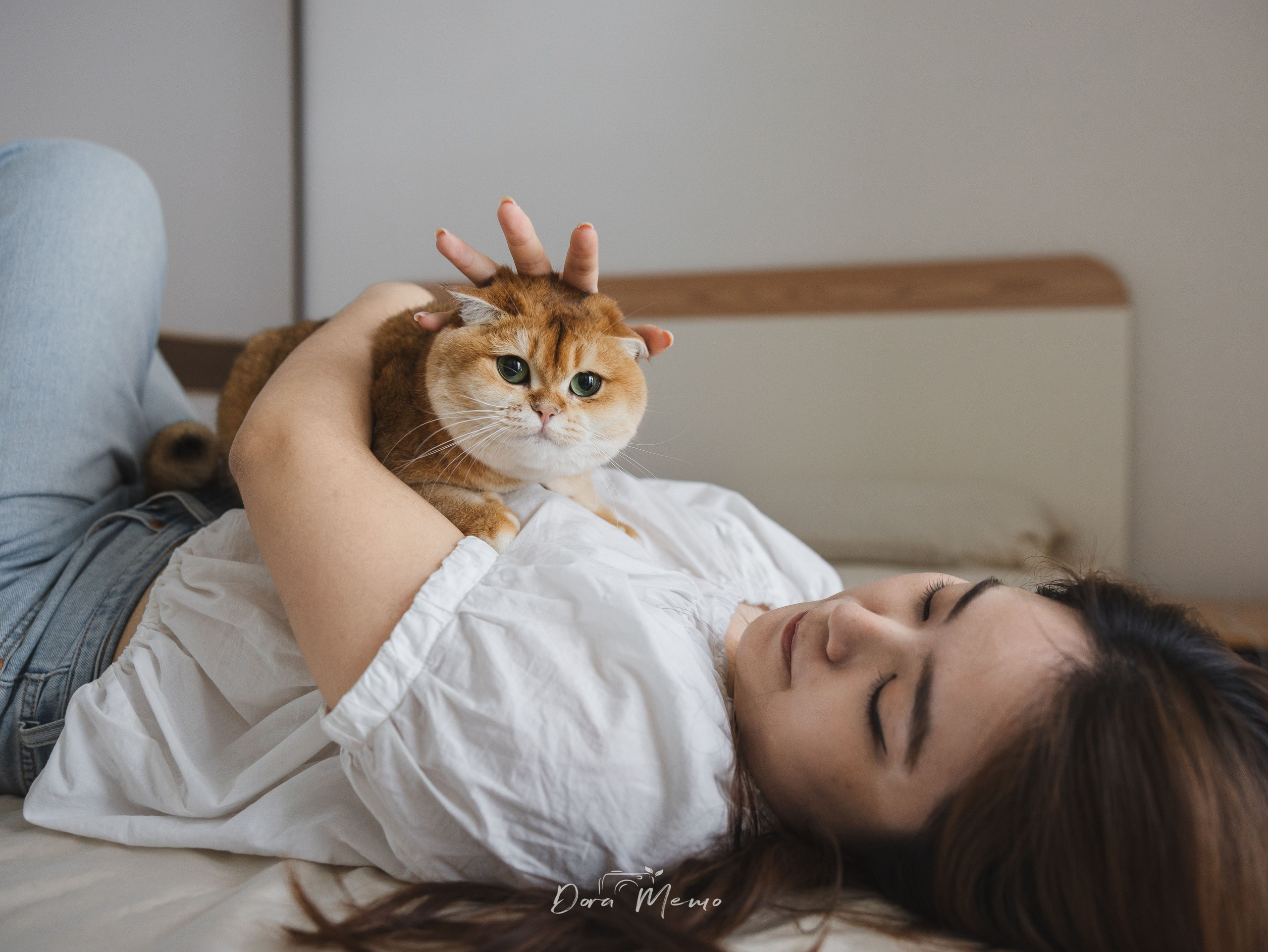Shanghai Family Photographer — At-Home Pet Family Session with Jiumei