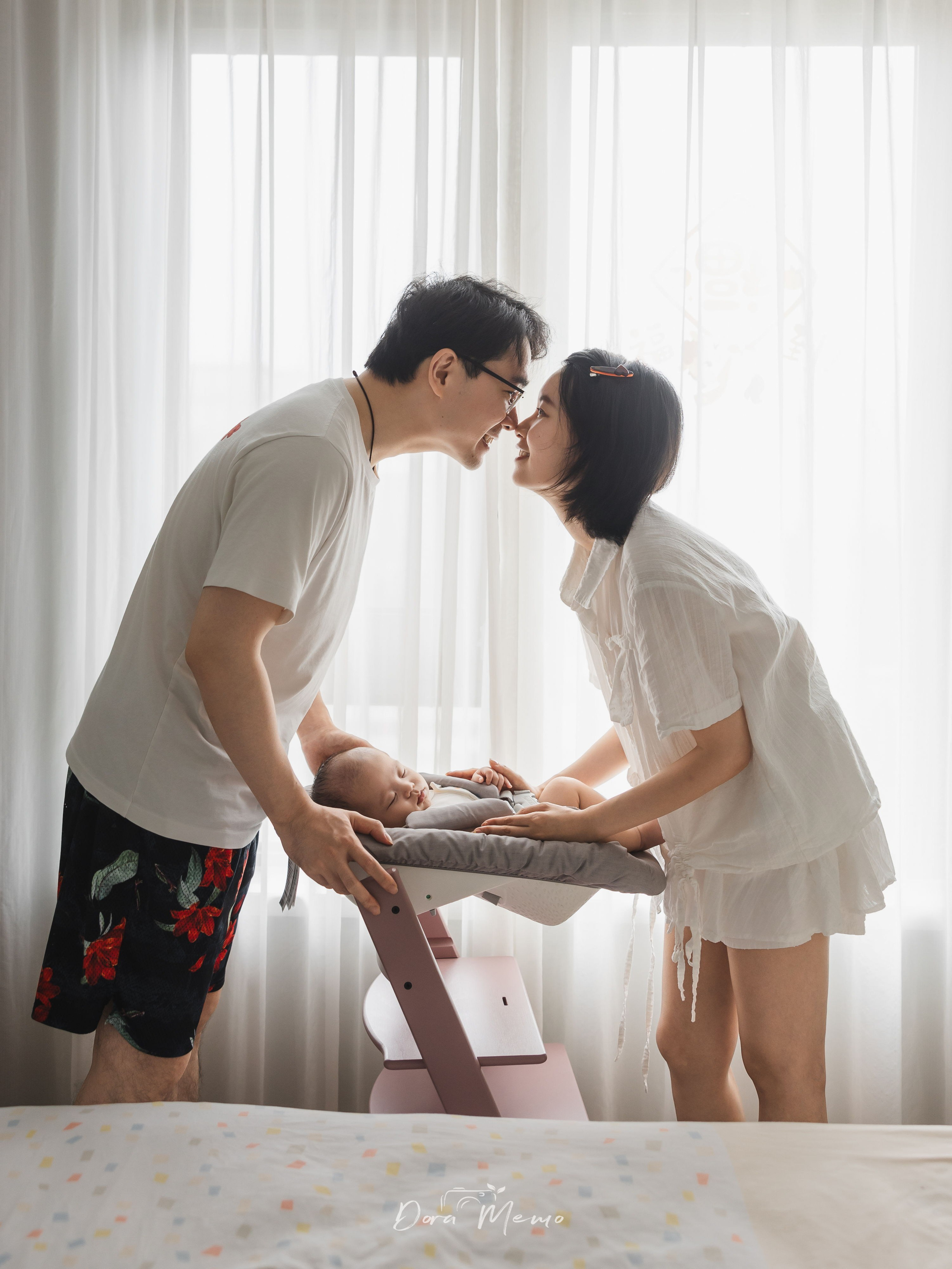 Shanghai Family Photographer | A Gentle 100-Day Baby Session at Home