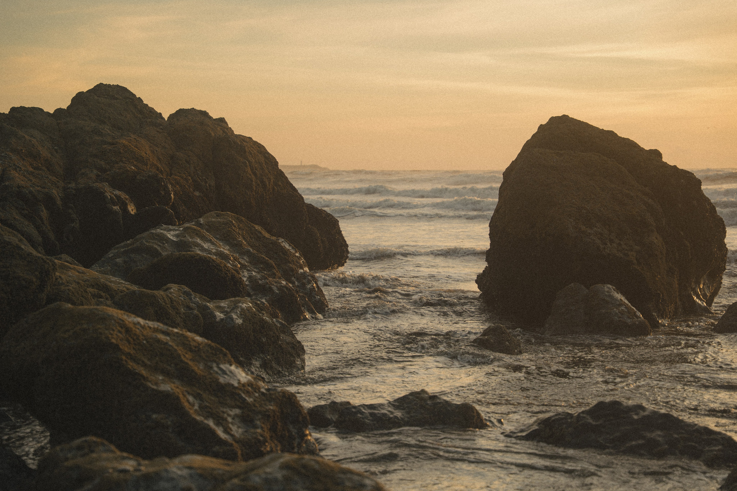 Next-Level Adventure Sessions (Ocean Coast, Mt. Baker & Beyond). Photographer in Washington Sophia D