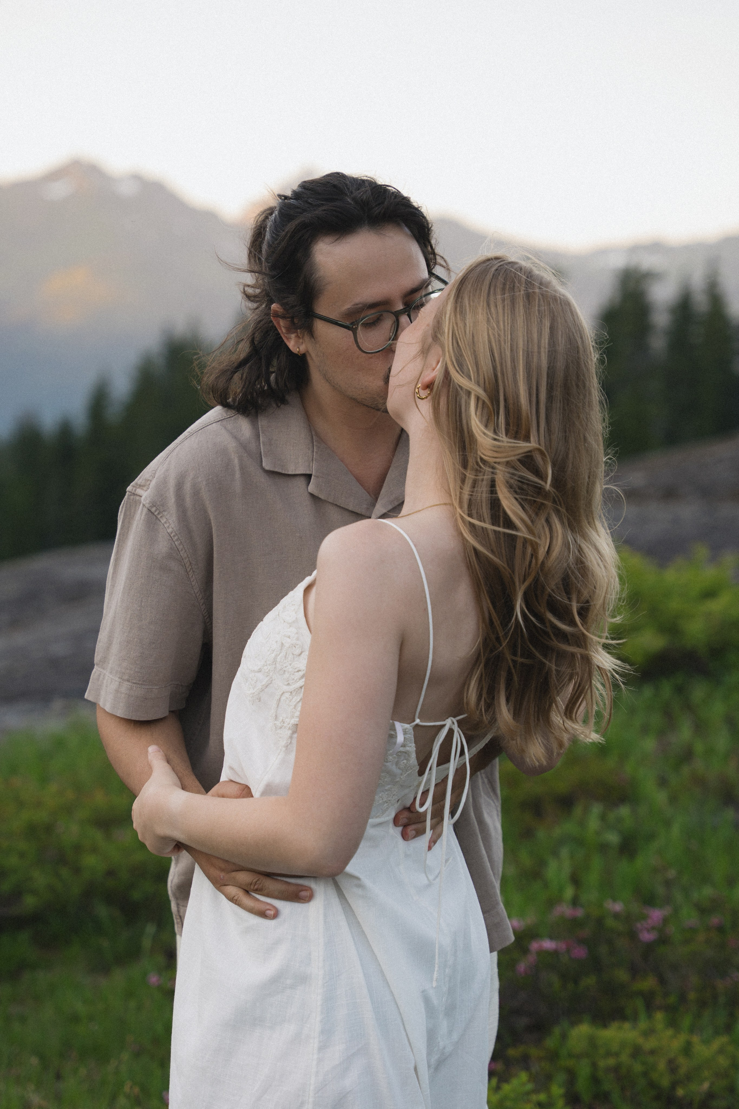 Next-Level Adventure Sessions (Ocean Coast, Mt. Baker & Beyond). Photographer in Washington Sophia D