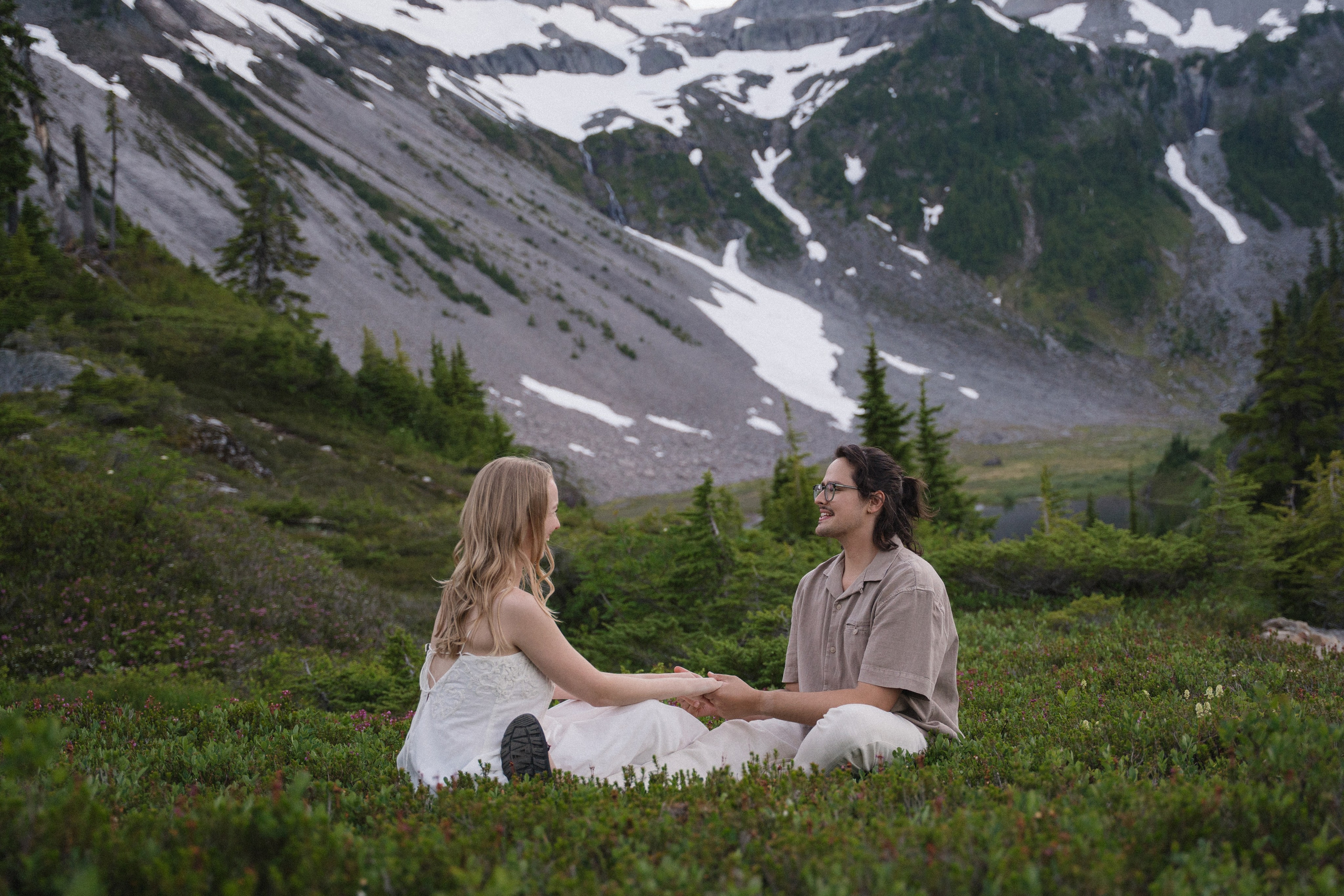 Next-Level Adventure Sessions (Ocean Coast, Mt. Baker & Beyond). Photographer in Washington Sophia D