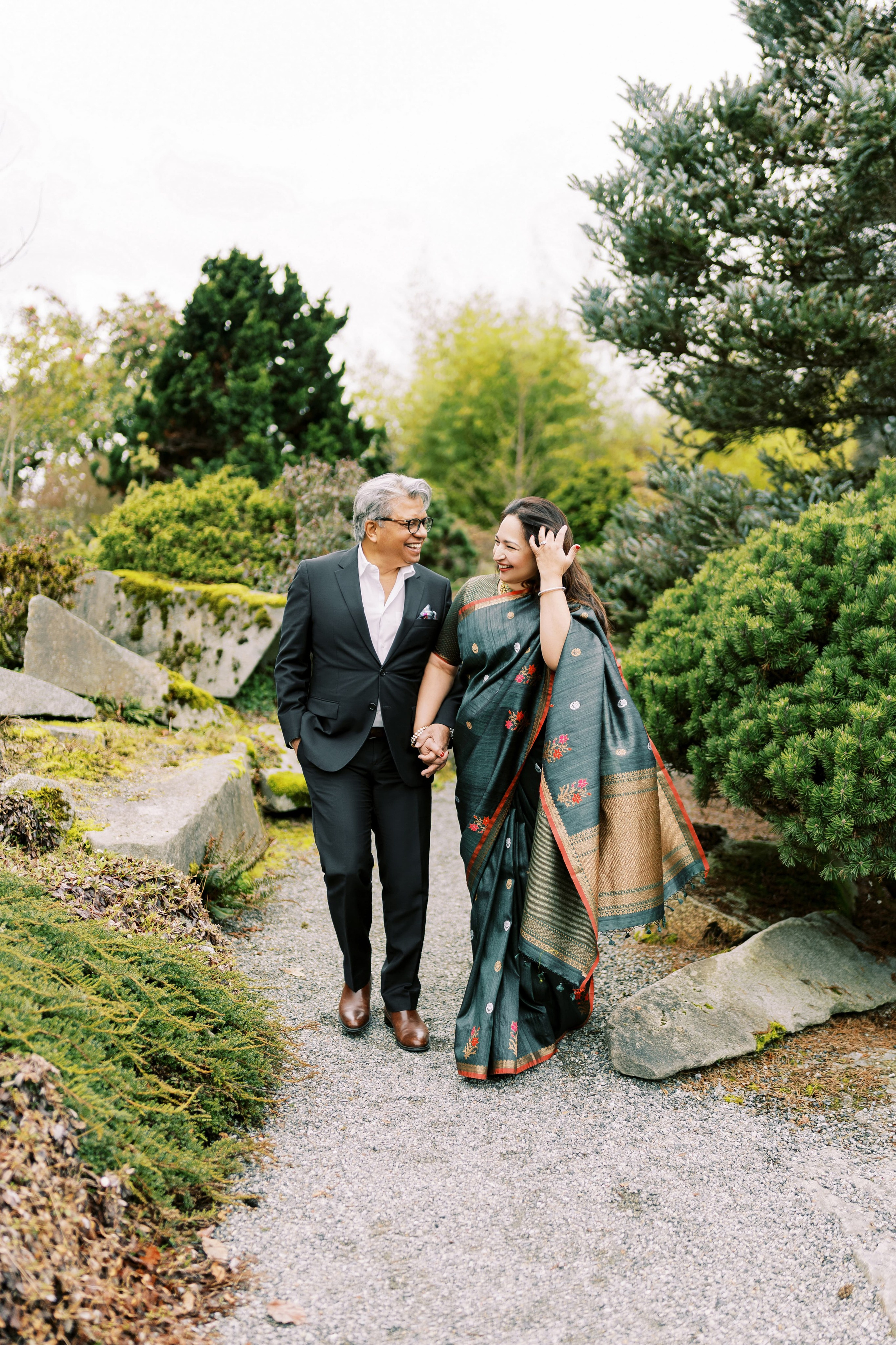 Family photoshoot at Bellevue Botanical Garden. March 2024. EVAN ARISTOV WEDDING PHOTOGRAPHY — Seattle Wedding Photographer