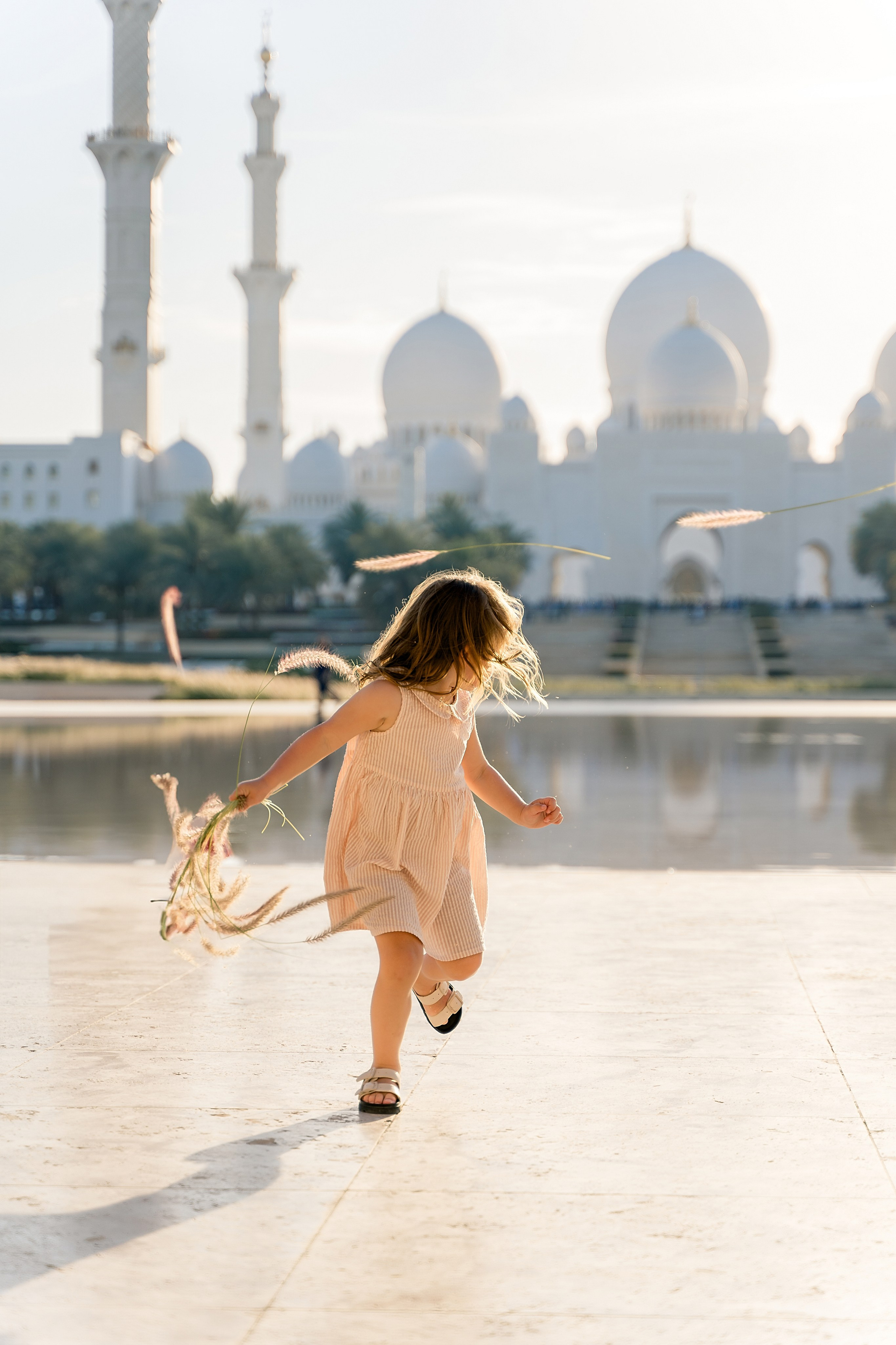 Фотосессия в мечети шейха Зайда: когда и как лучше снимать. Фотограф в Абу Даби Марина