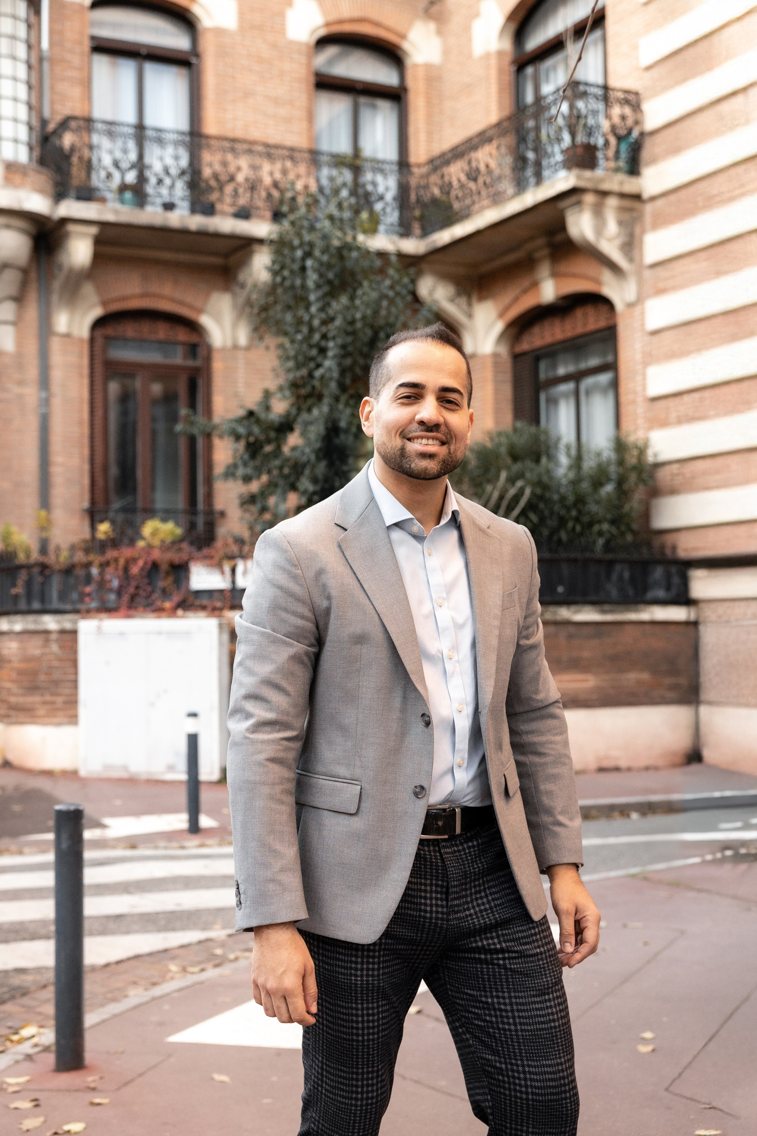 Tailored photo sessions for your personal brand. Eugénie Smirnova — your photographer in Toulouse and southwest France