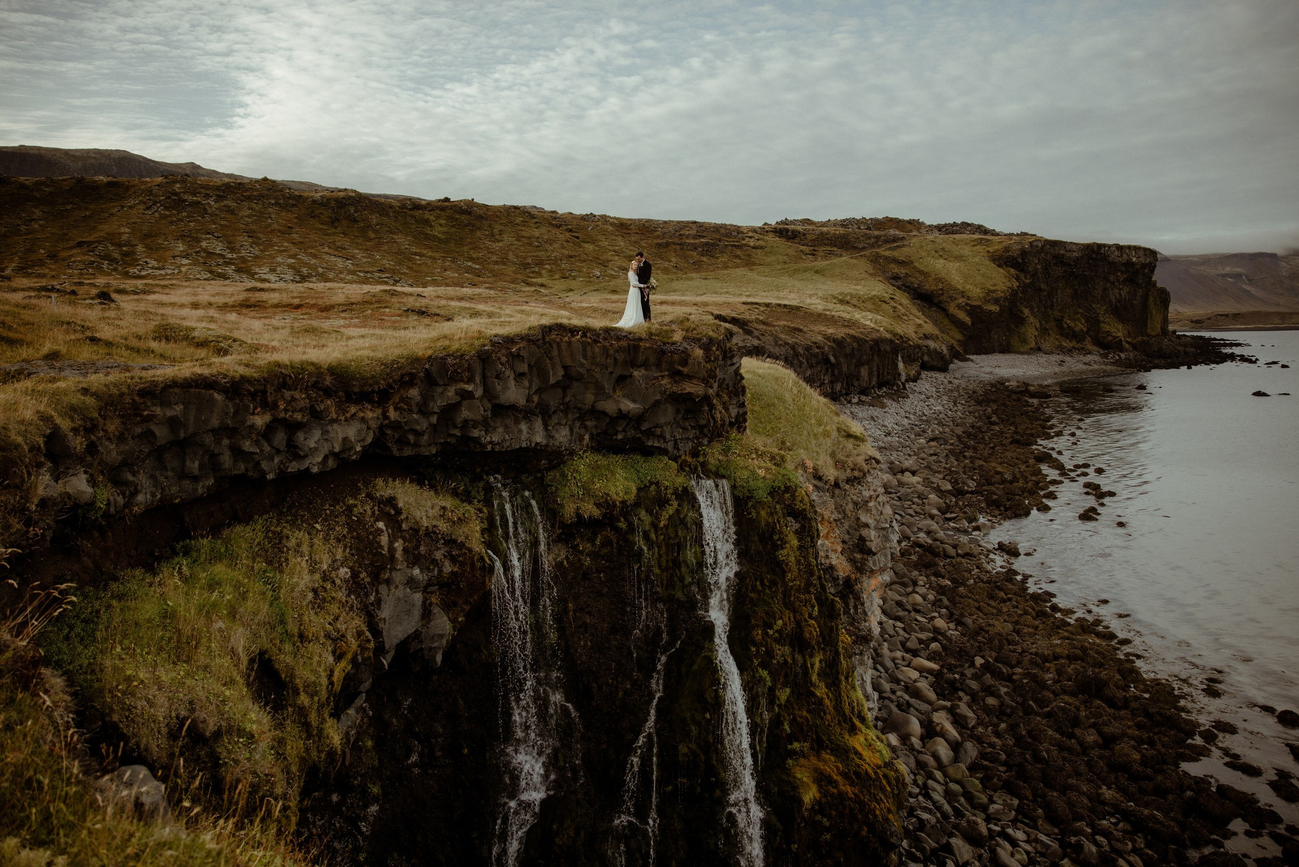 What to pack for Iceland elopement: ultimate Iceland elopement packing list. Iceland elopement photographer & videographer