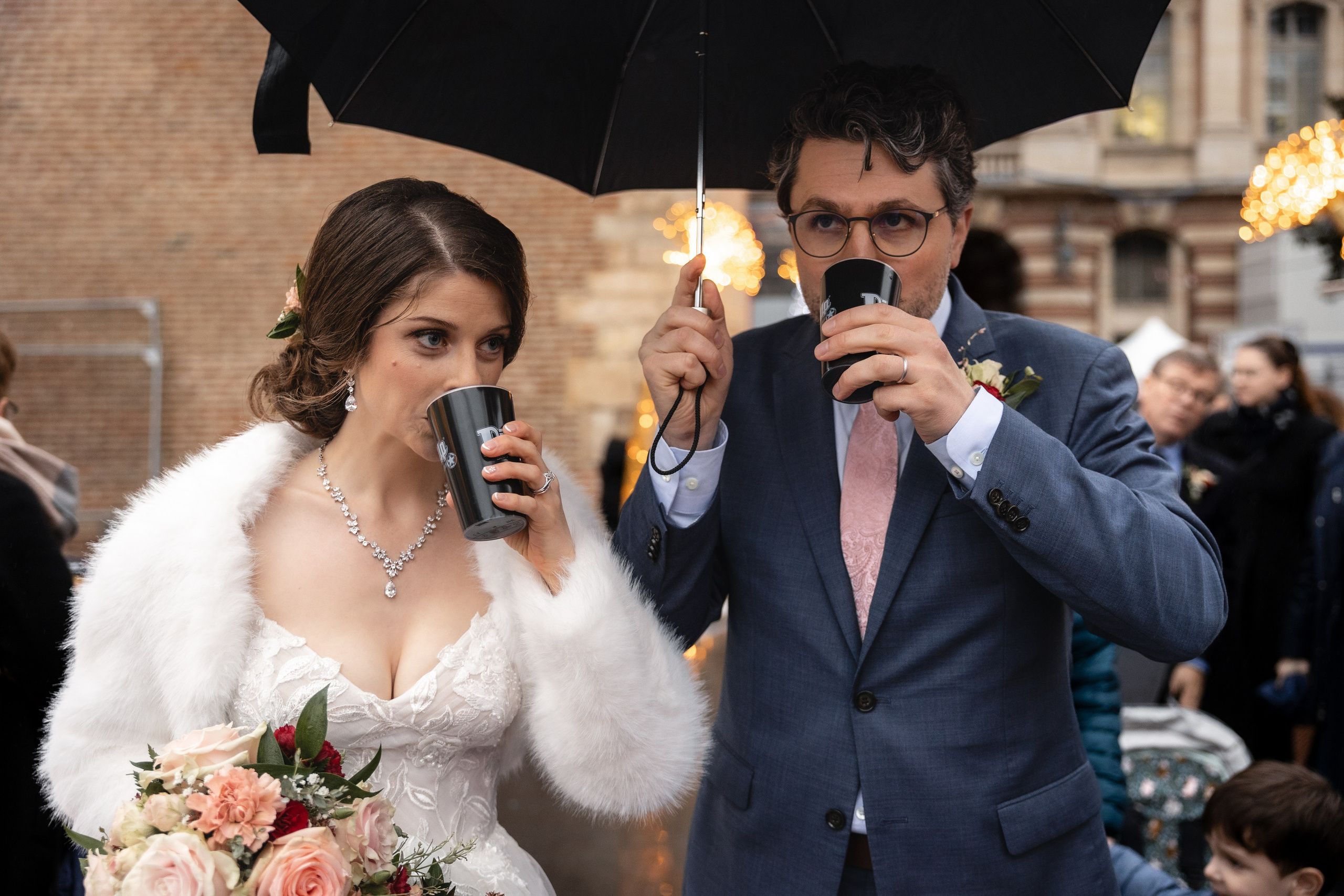 Mariage de Noël inoubliable à Toulouse, Capitole. Gillian & Scott. Eugénie Smirnova — photographe à Toulouse et dans le sud-ouest de la France