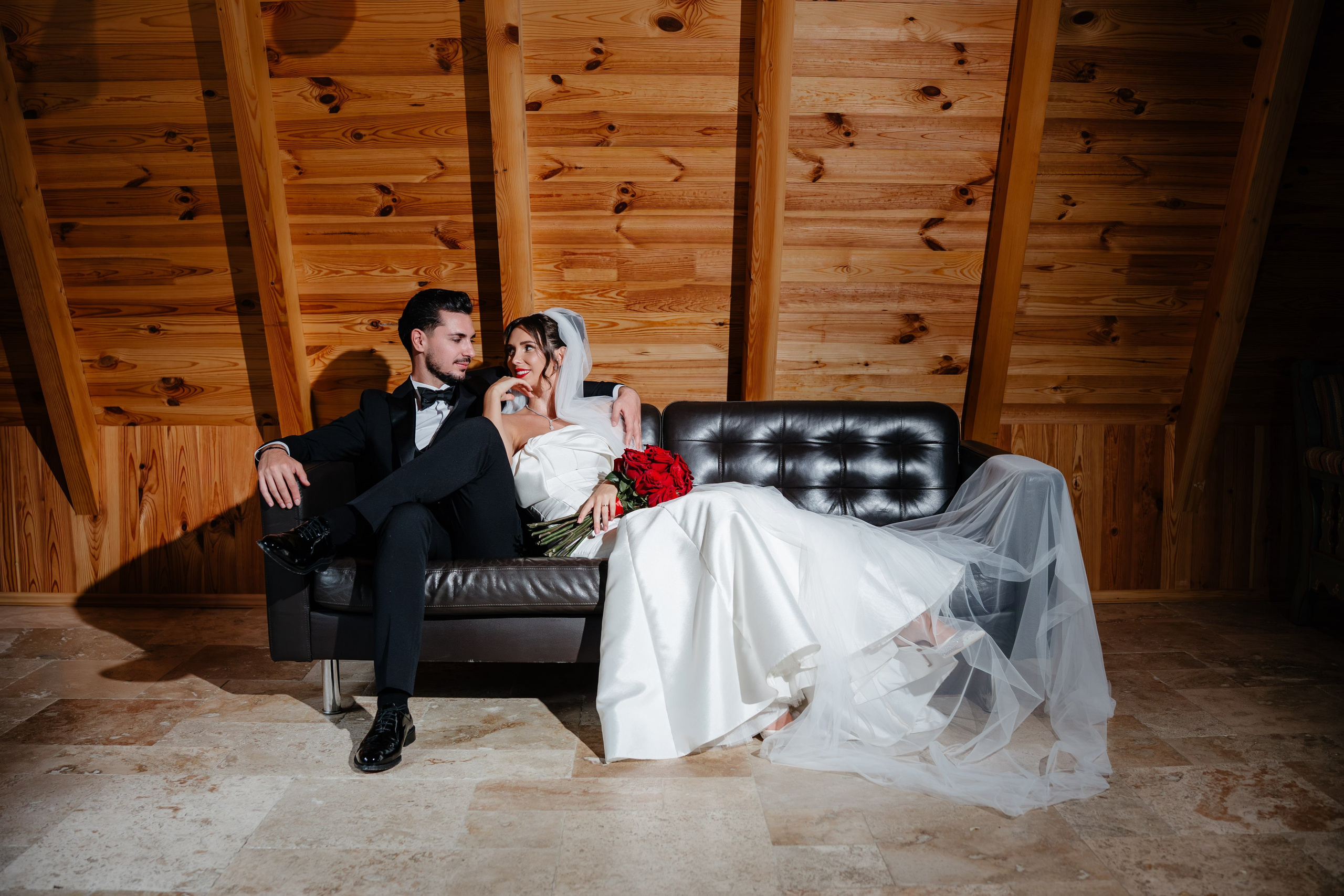 Povestea de nuntă a lui Anca și Dragoș în Bacău | Fotografie de Eveniment. Raw Studio. Fotograful tau de nunta!